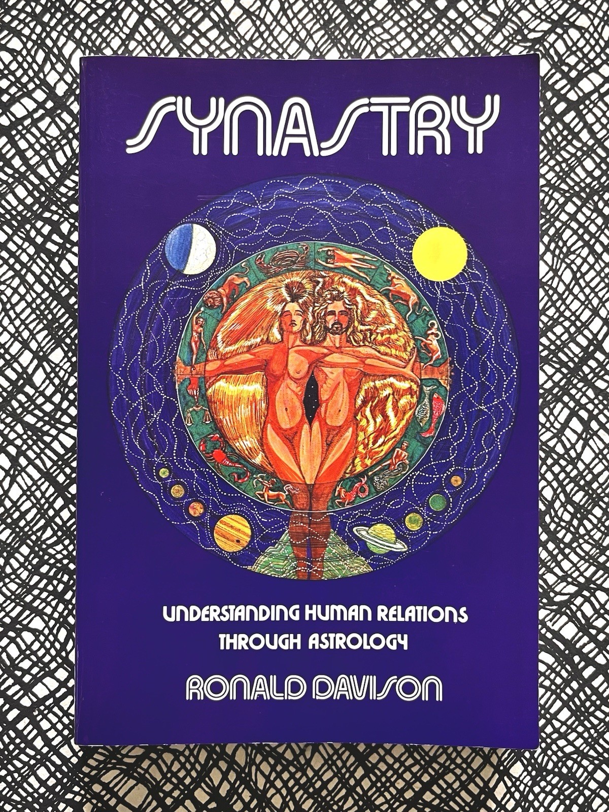 SYNASTRY: UNDERSTANDING HUMAN RELATIONS THROUGH ASTROLOGY ~ DAVISON New Age VGPB