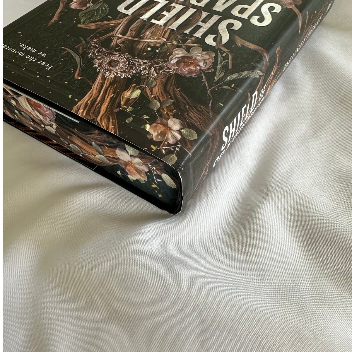 Shield Of Sparrows Devney Perry UK Deluxe Hardcover W/ Sprayed Edges
