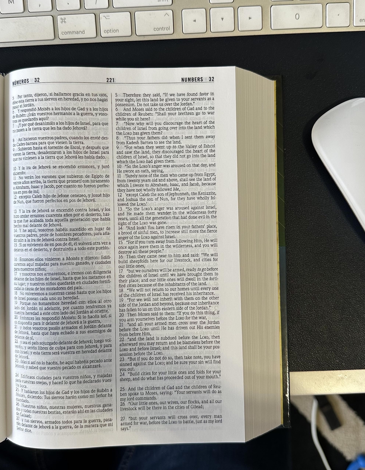 NKJV RVR60 Bilingual Bible Hardcover Spanish Edition 1lb