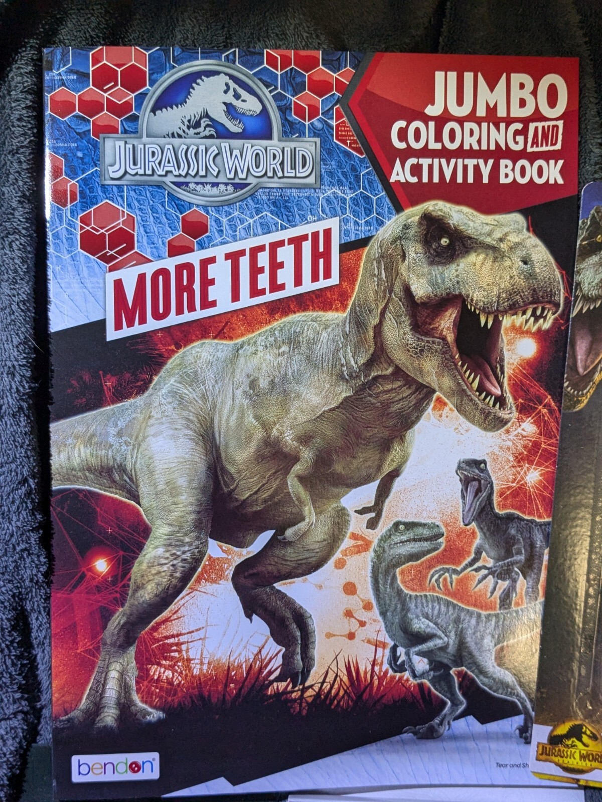 Jurassic World Coloring & Activity Book 80 pages! 2 Packs Of Crayons 8 Color Pen