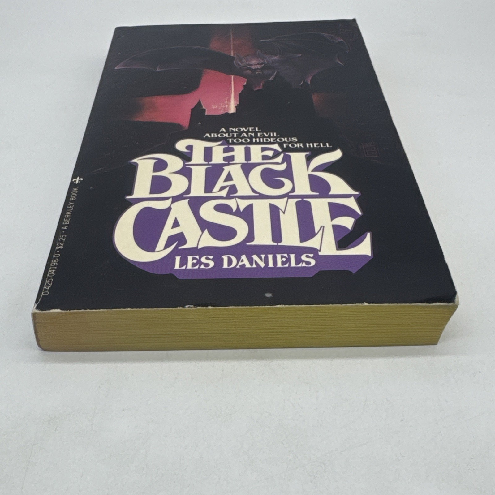 THE BLACK CASTLE BY LES DANIELS PB BOOK 1ST BERKLEY (1979)