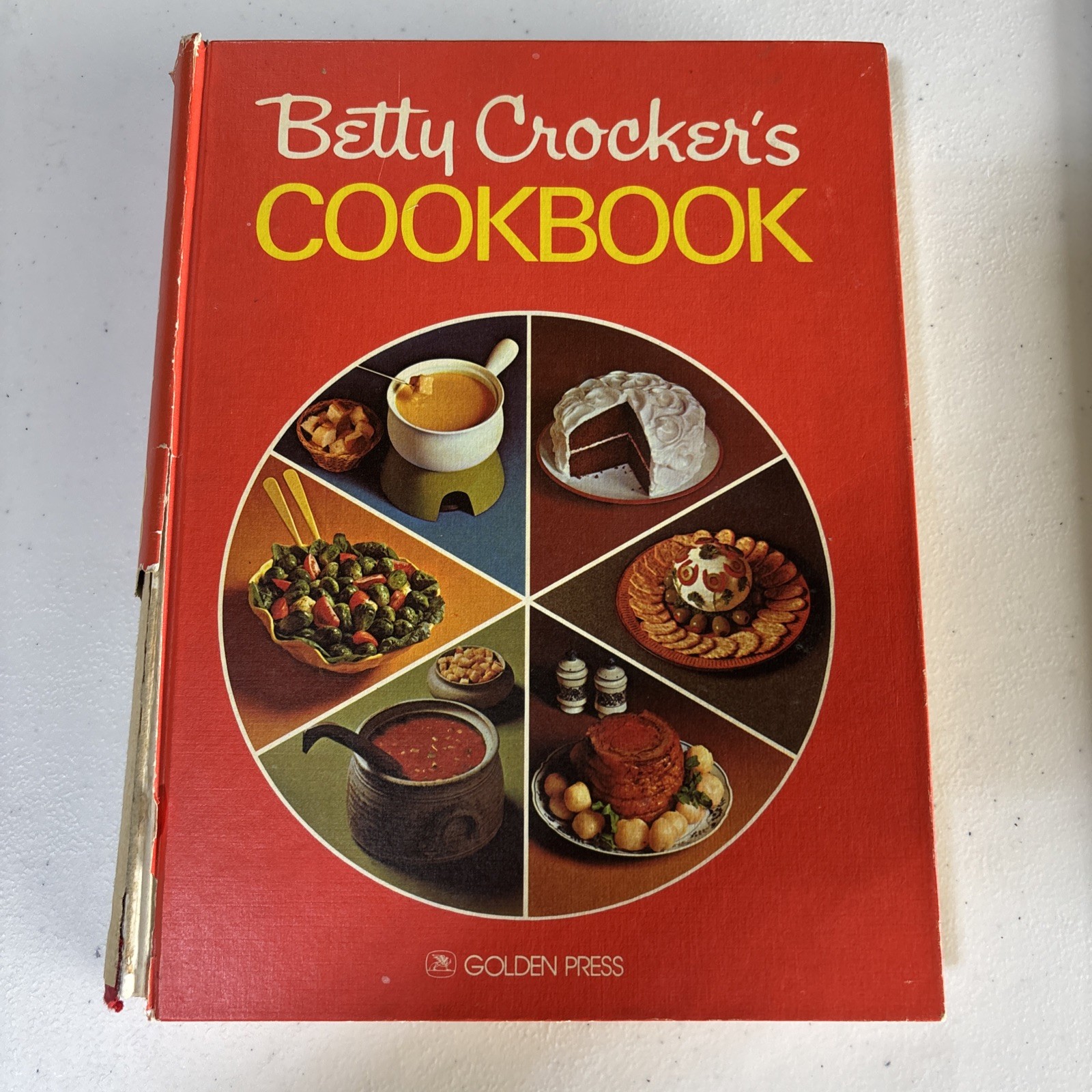 1975 Betty Crocker’s Cookbook Pie Cover 9822 Golden Press