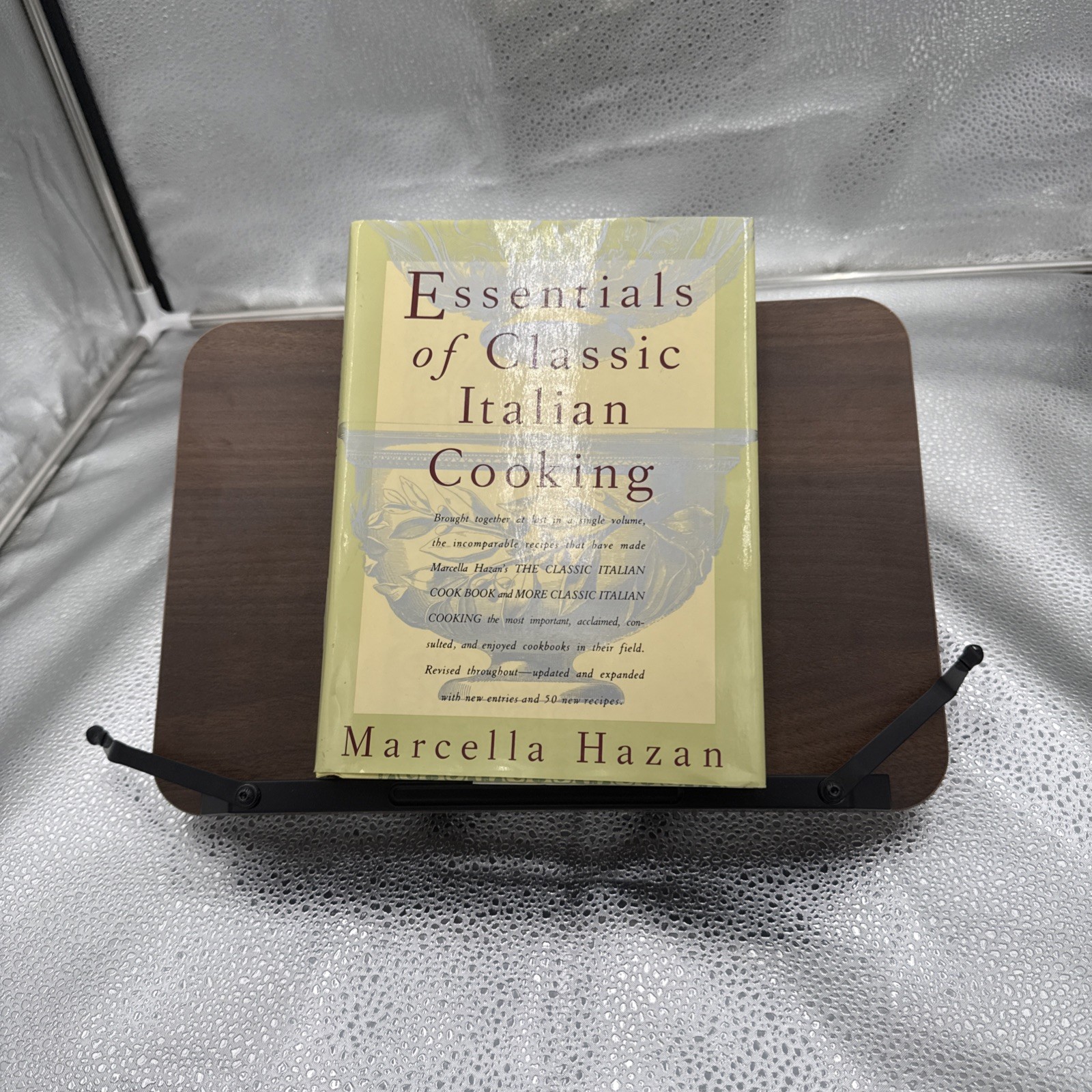 Essentials of Classic Italian Cooking : A Cookbook by Marcella Hazan (1992,…