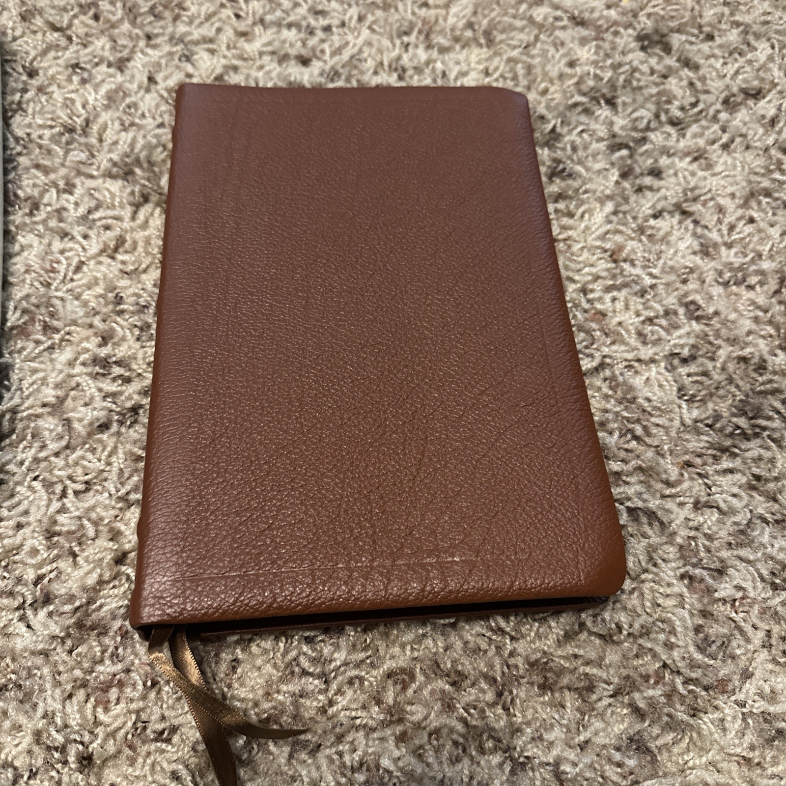 Thomas Nelson Signature Series Ultraslim NKJV Bible Premium Calfskin British Tan