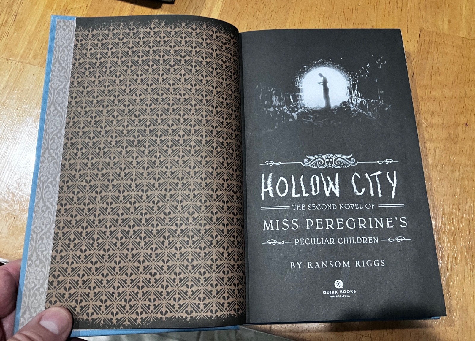 Miss Peregrine’s Peculiar Children Boxed Set by Ransom Riggs (2011), photos