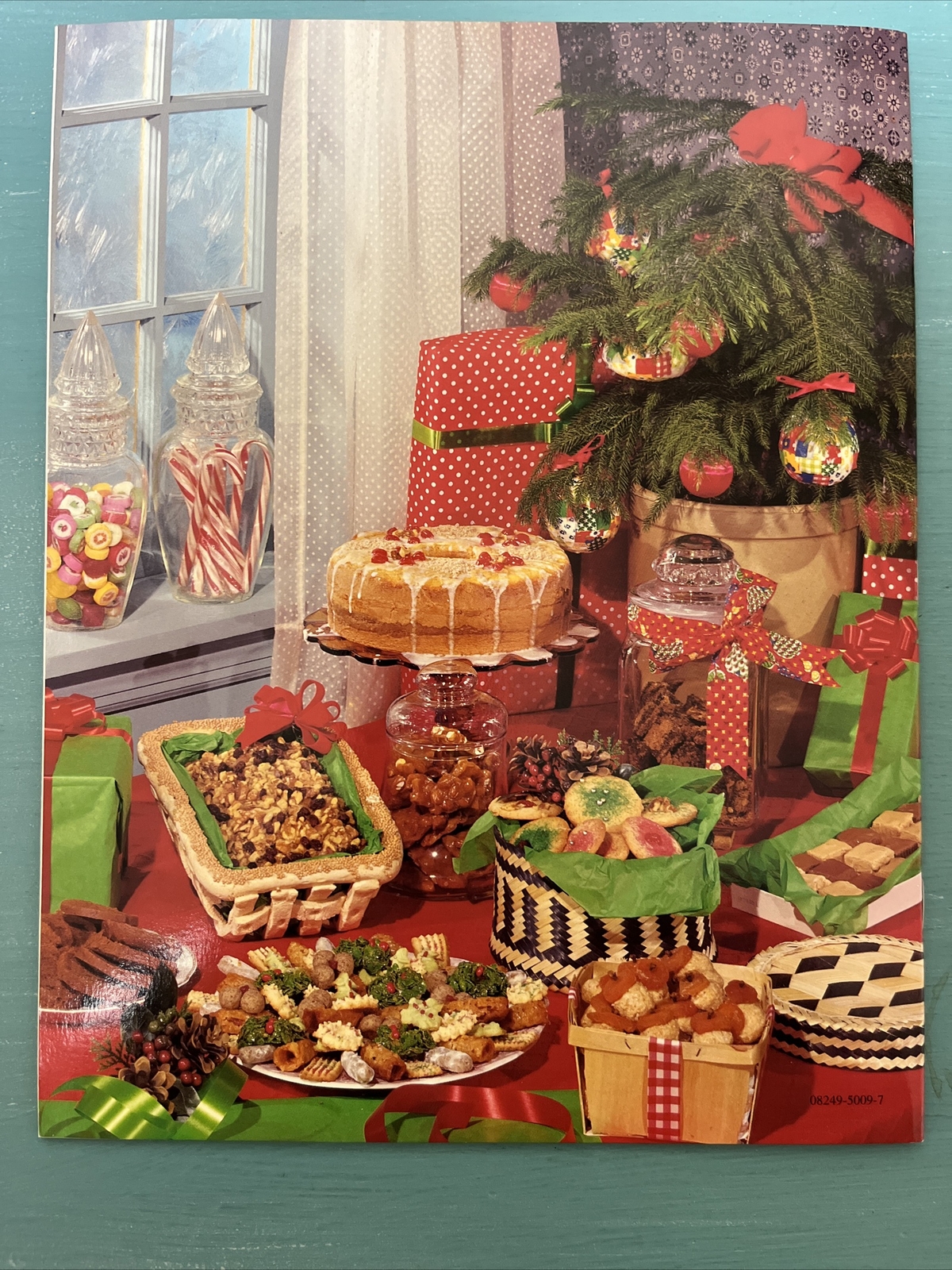 VTG Cookbook – Ideals Favorite Christmas Desserts Book Copyright 1994