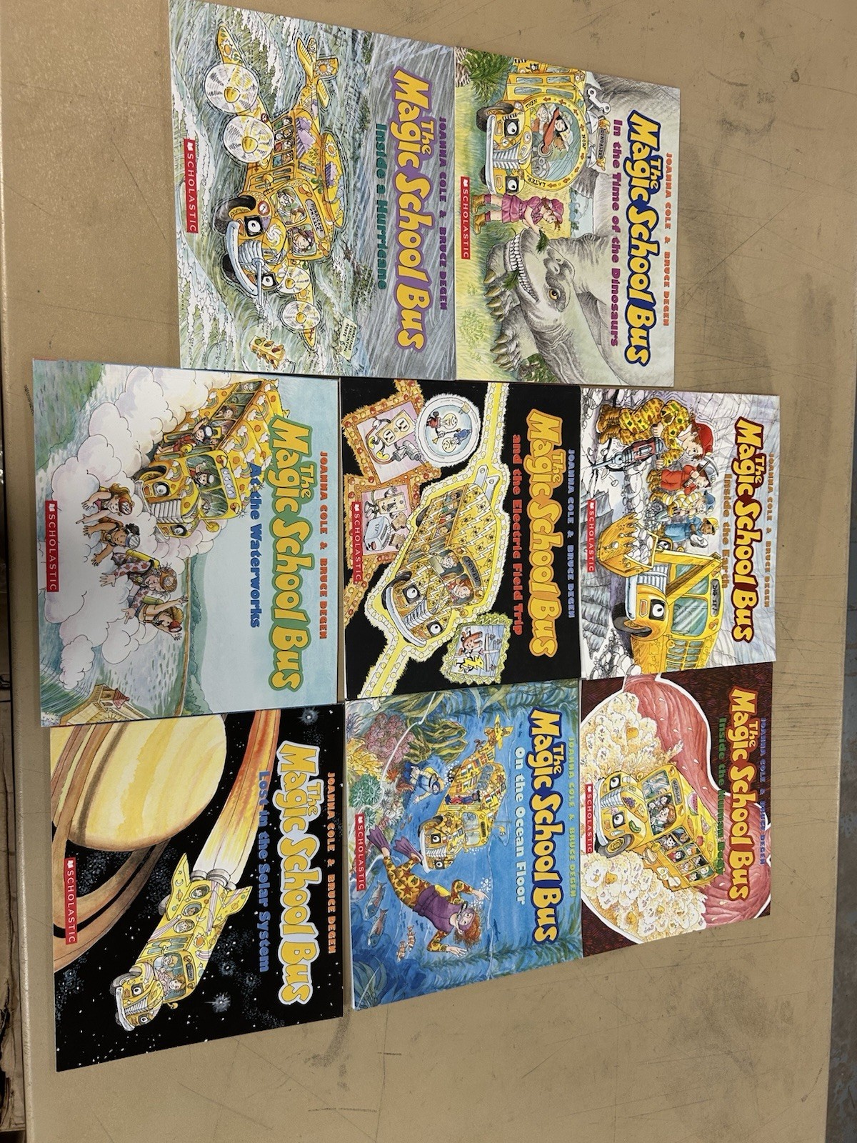 SCHOLASTIC The Magic School Bus Books Set Of 8 Books, Joanna Cole & Bruce Degen