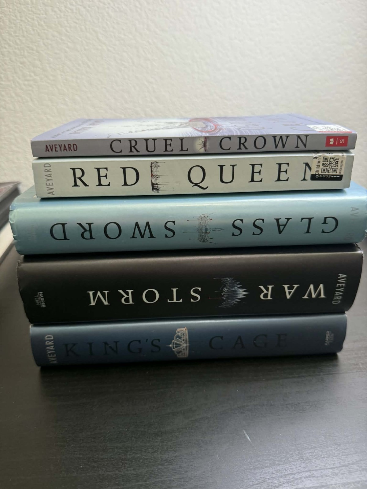 Victoria Aveyard Red Queen Series Lot 5 Books Hardcover Paperbacks YA Fantasy