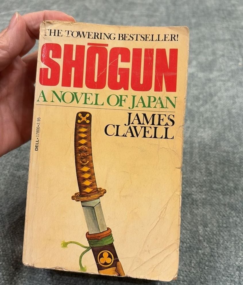 Shogun: A Novel of Japan by James Clavell (1980 Dell Mass Market Paperback)