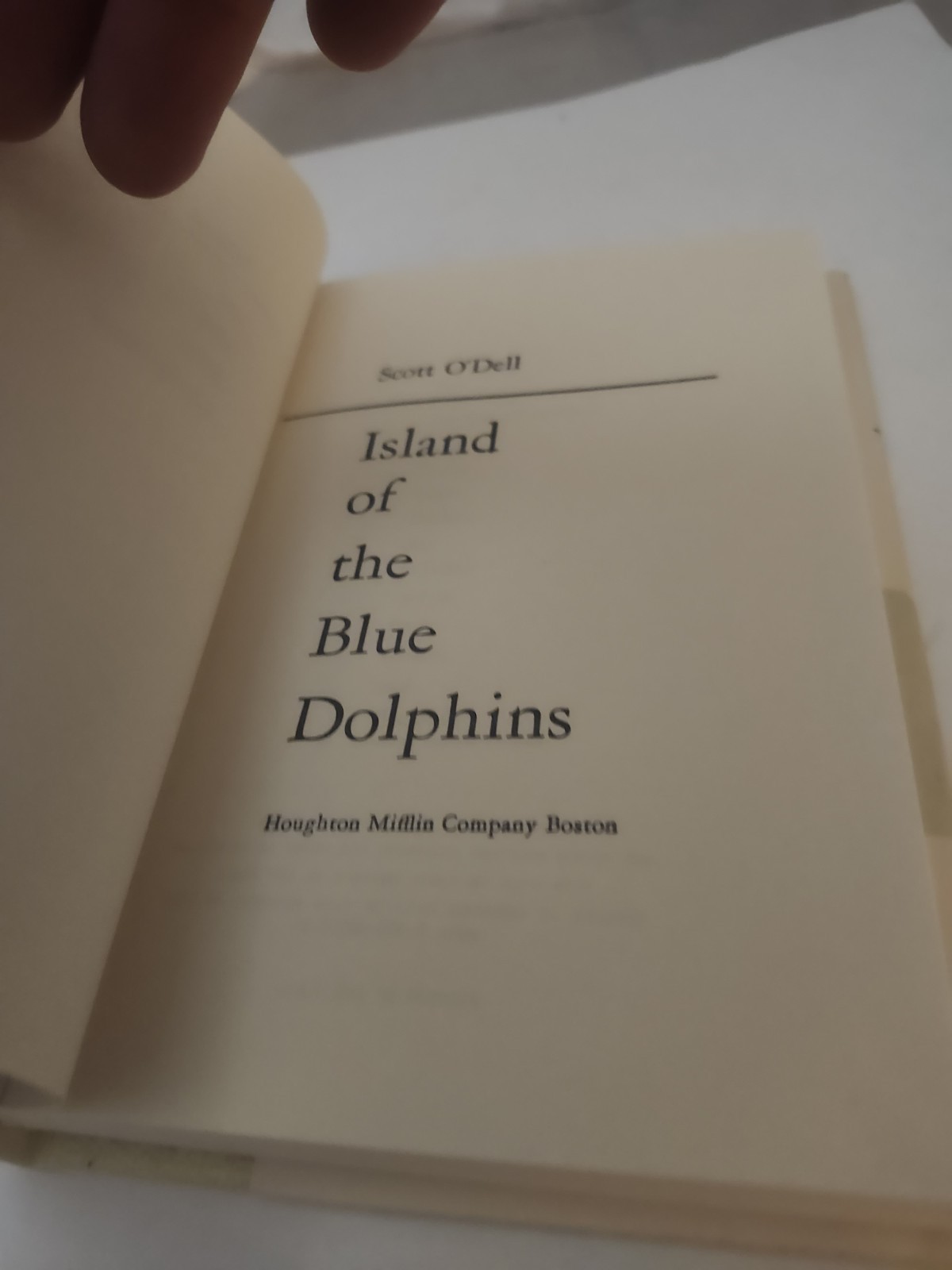 Island Of The Blue Dolphins, Scott ODell, Houghton Mifflin Company, 1960