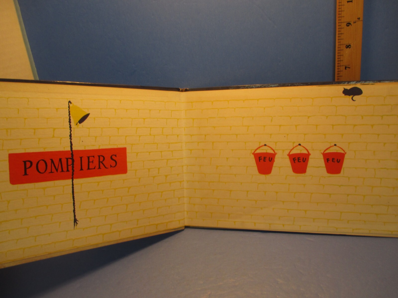 children’s picture book LA PETITE POMPE A INCENDIE by GRAHAM GREENE French 1954