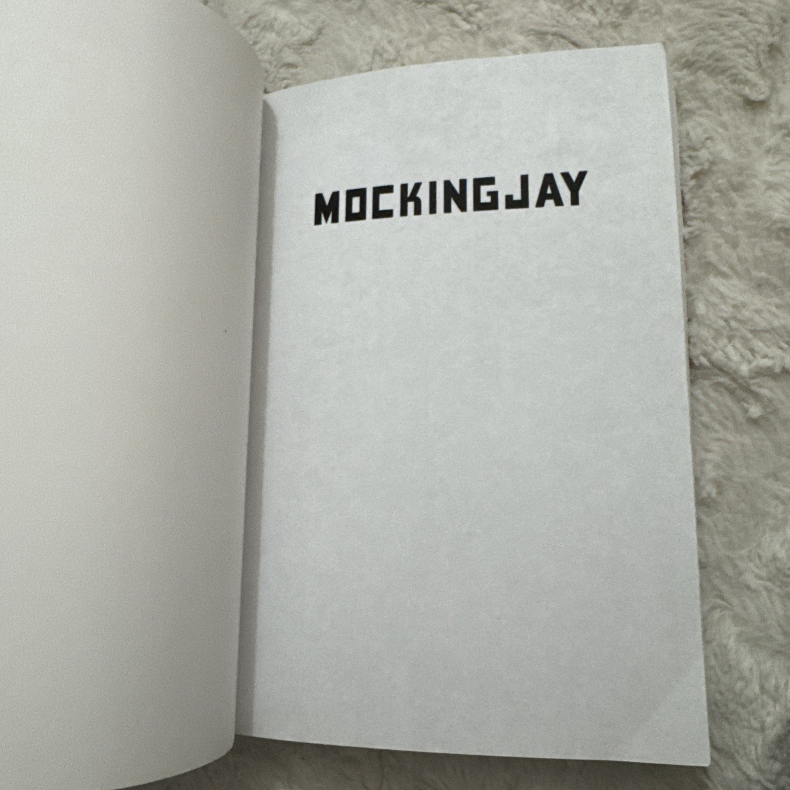 Mockingjay (The Hunger Games) – Paperback By Suzanne Collins – VERY GOOD