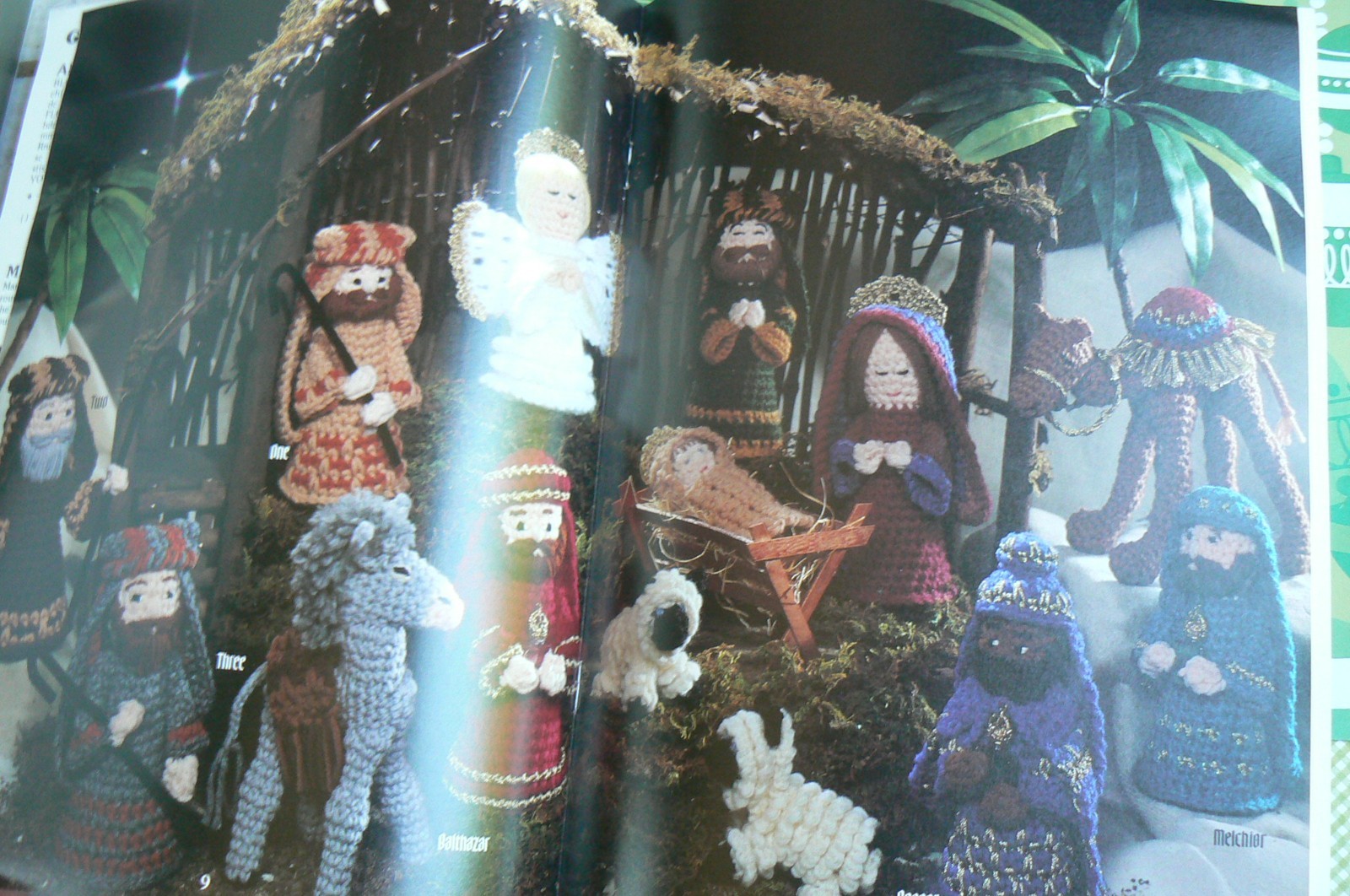 Leisure Arts #2354 AWAY IN A MANGER-A Crocheted Nativity, Cindy Harris, 18-pages