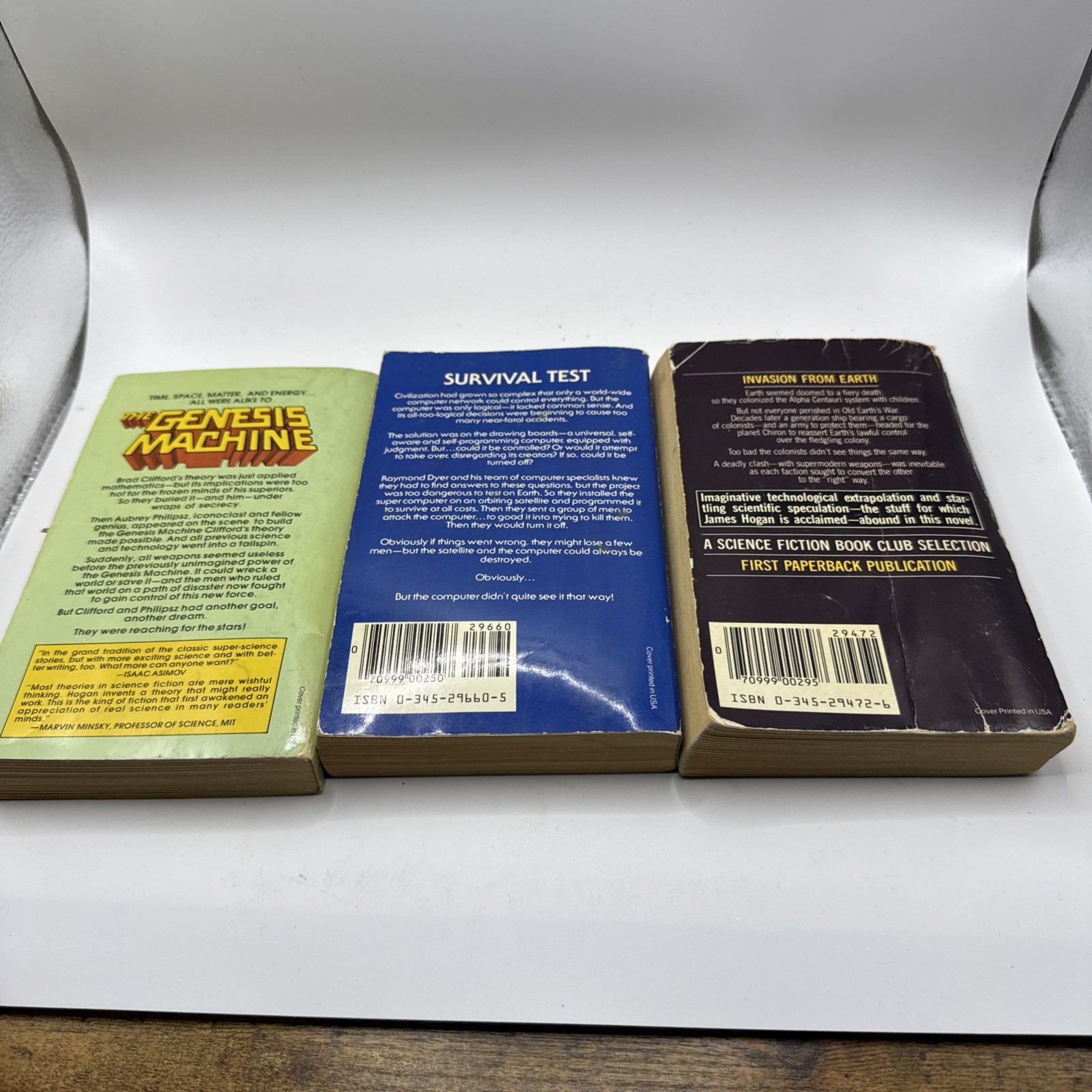 JAMES P. HOGAN Lot 8 Vtg Sci-Fic PB Novels INHERIT THE STARS & Various Others