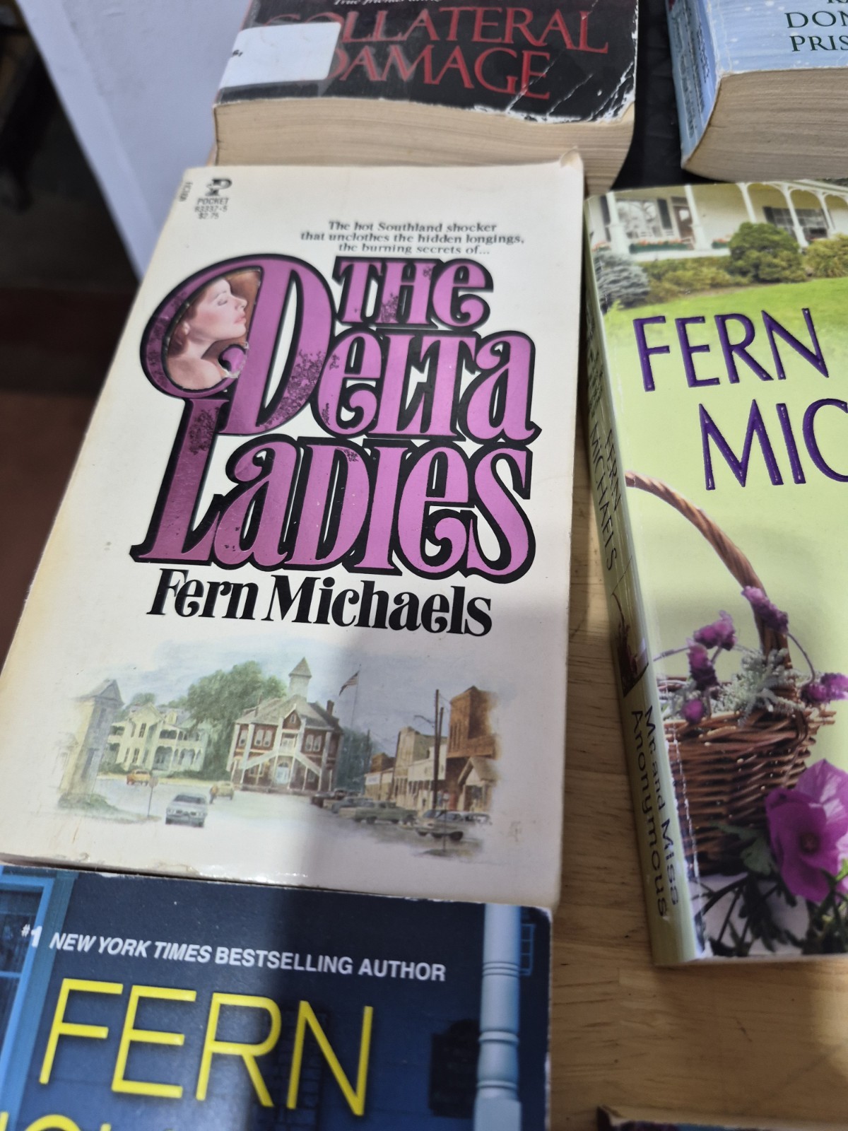 Lot of 10 Fern Michaels Paperback Books TITLES SEEN