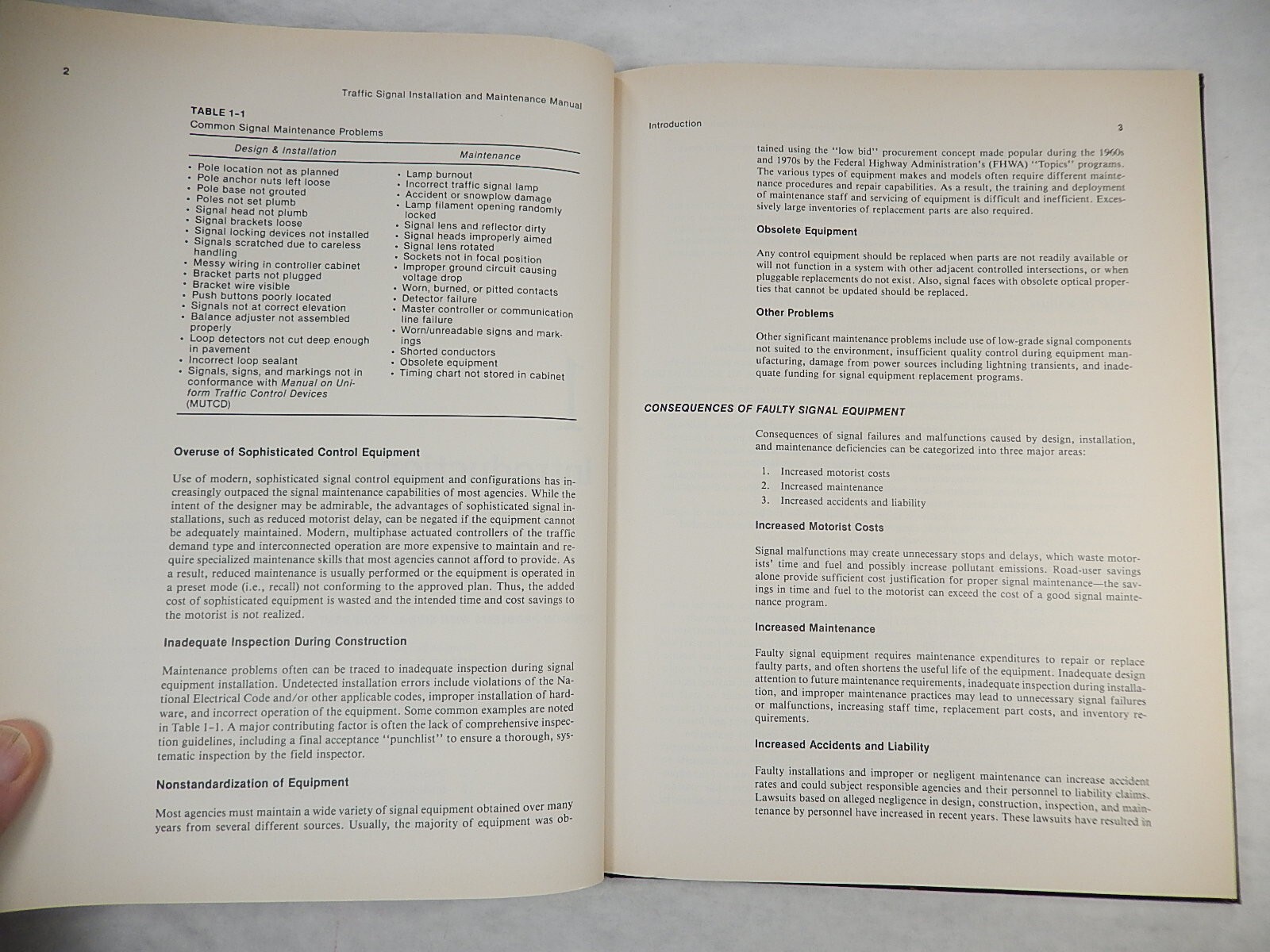 Traffic Signal Installation and Maintenance Manual by James M. Giblin, 1989
