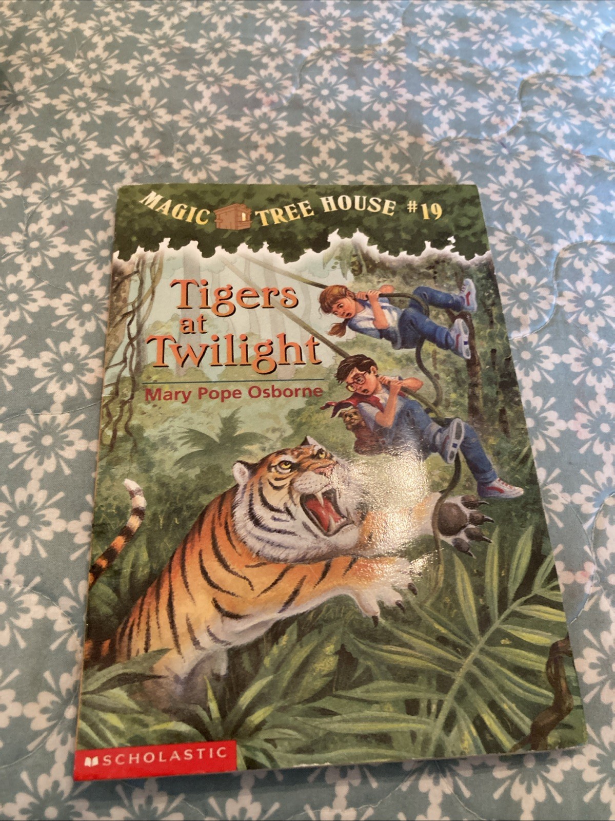 Tigers at Twilight (Magic Tree House Series #19) by Mary Pope Osborne