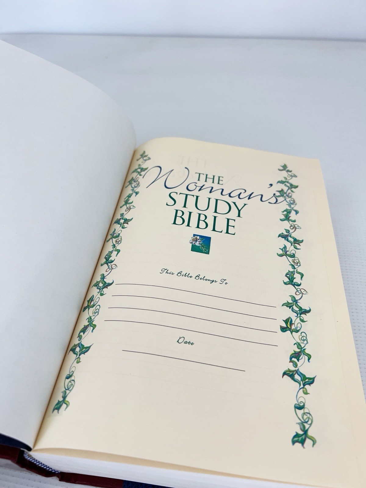 The Woman’s Study Bible Opening the Word of God to Women by Thomas Nelson