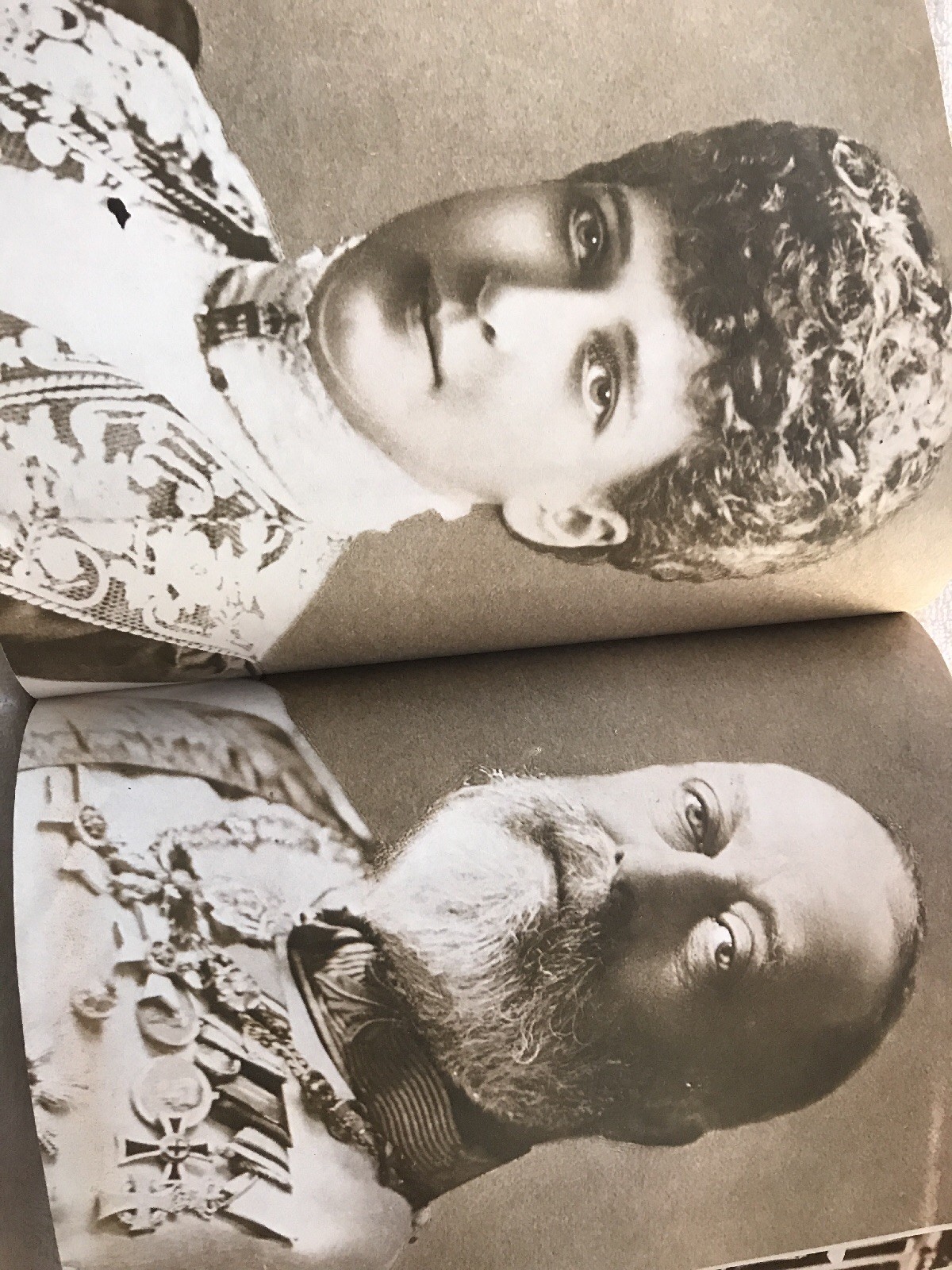 The Golden Age Of Royalty-1983-hardbound-139 Pgs