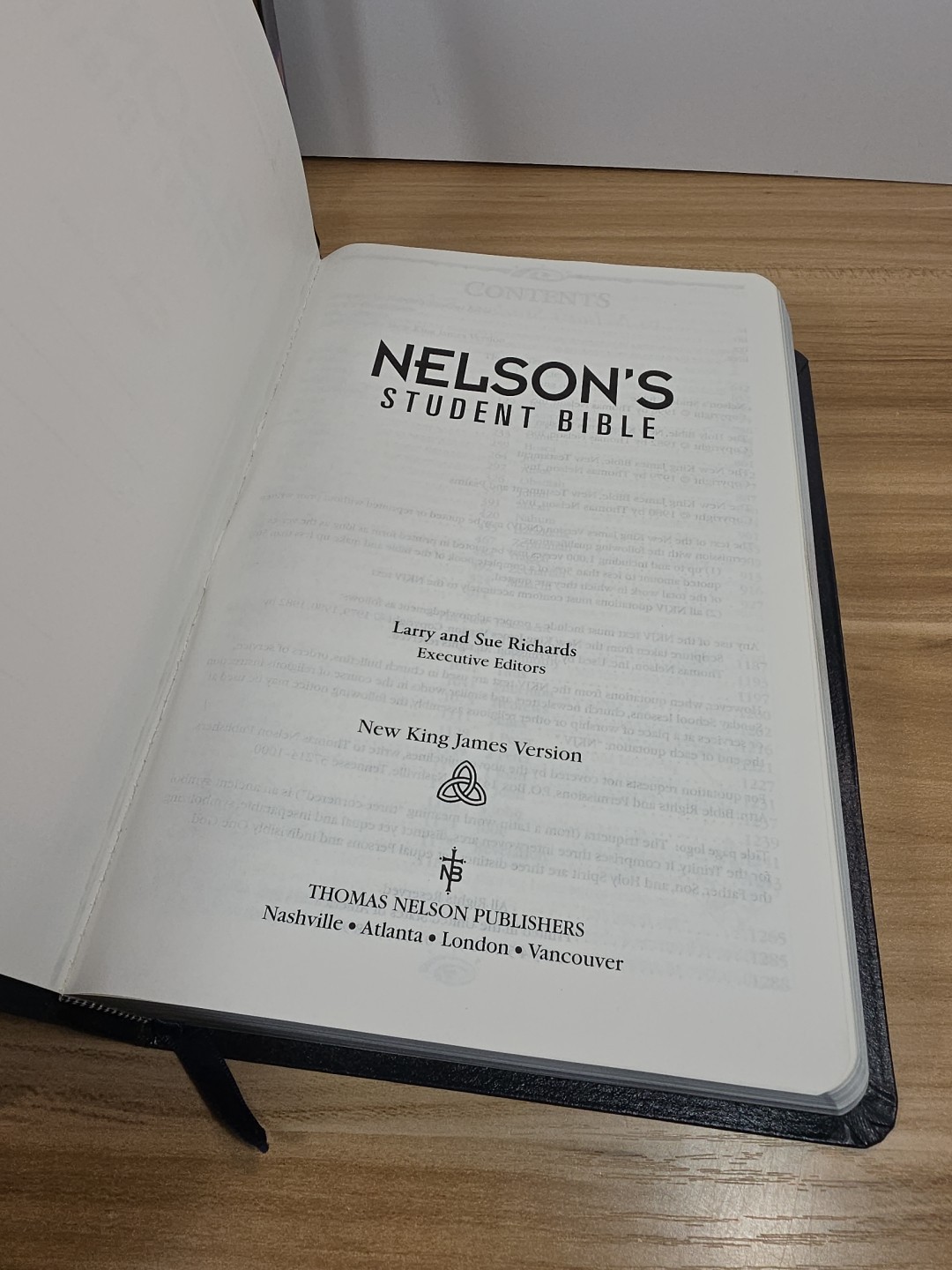 NELSON’S STUDENT BIBLE NEW KING JAMES VERSION By Larry Richards & Sue Richards