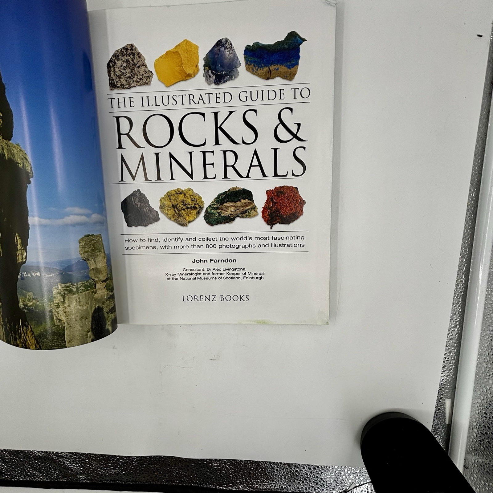 The Illustrated Guide to Rocks & Minerals: How to find, identify and collect HC