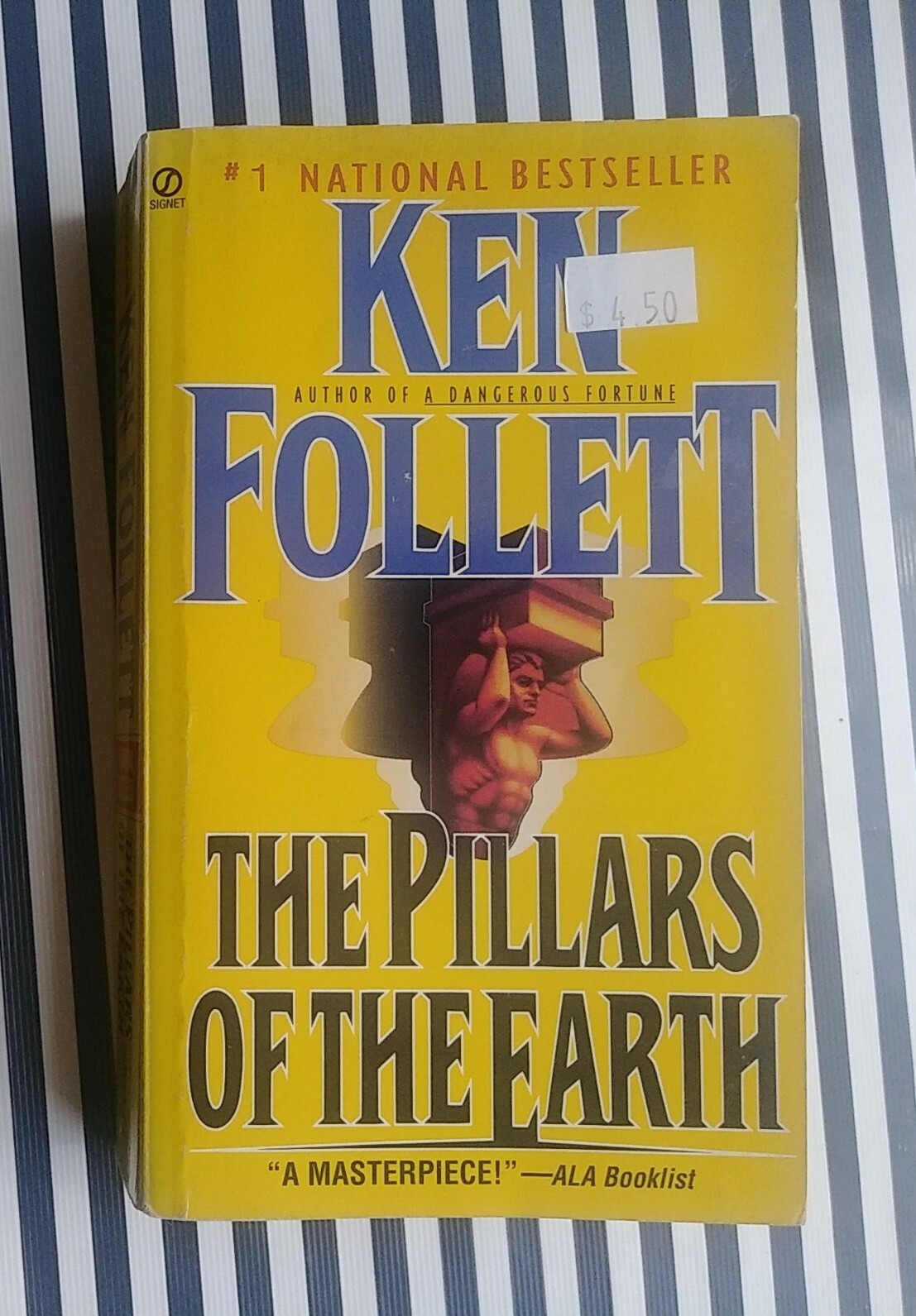 The Pillars of the Earth A Novel Ken Follett Paperback Self Help Bestseller