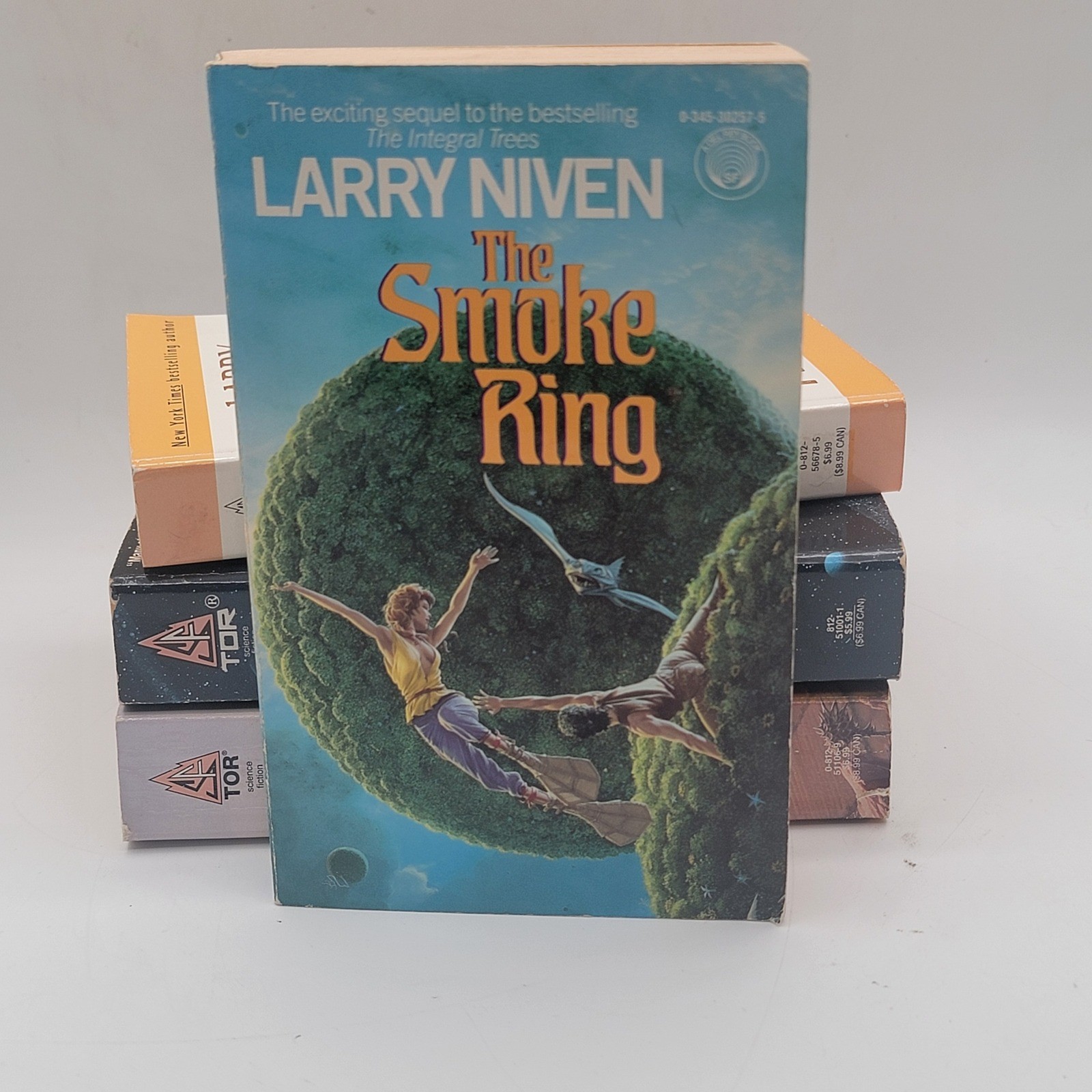 Larry Niven 4 Book Lot Mass Market Paperbacks Sci-Fi Space Opera Good