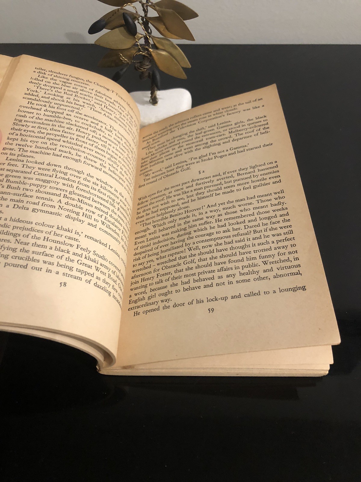 Aldous Huxley Brave New World Penguin 1052 UK 1959 Reprint Acceptable