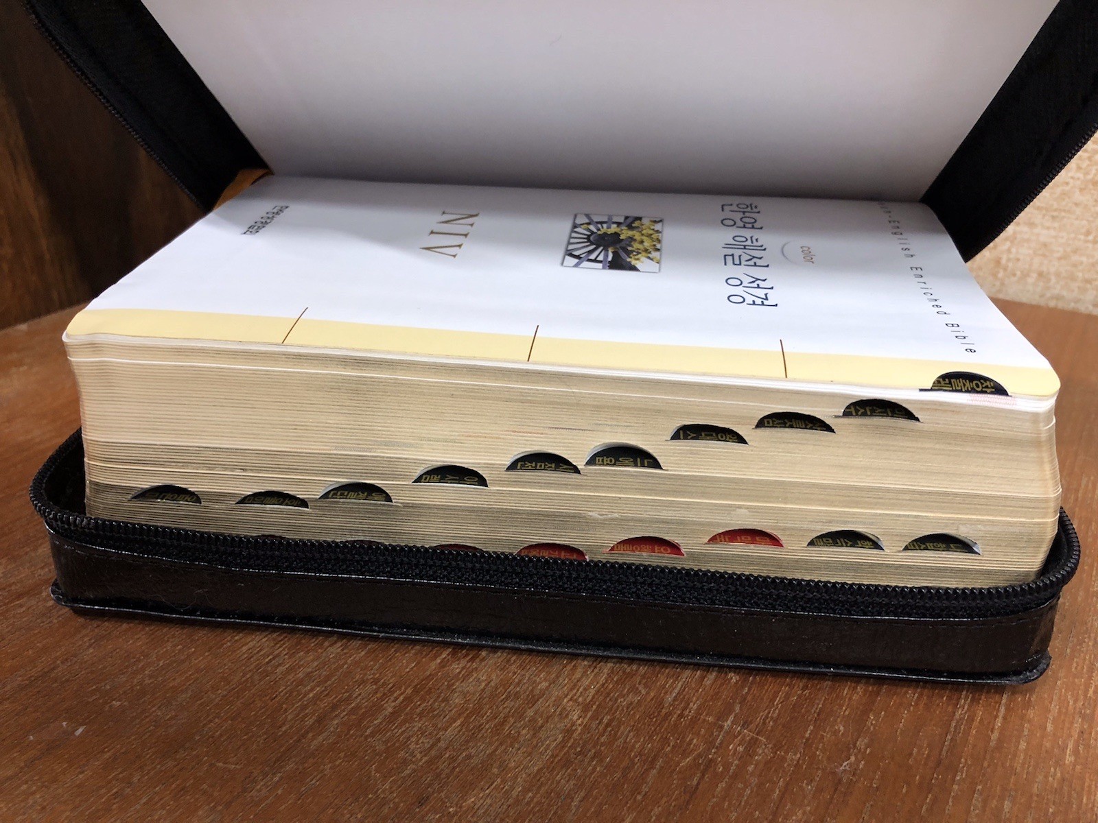 Korean-English Enriched Bible NIV Red Letter Edition Leather Zip Song Hymnal