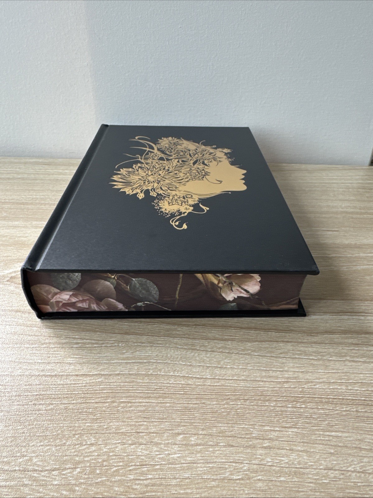 Shield of Sparrows Devney Perry GOLD Edition Sprayed Edges Deluxe First Print