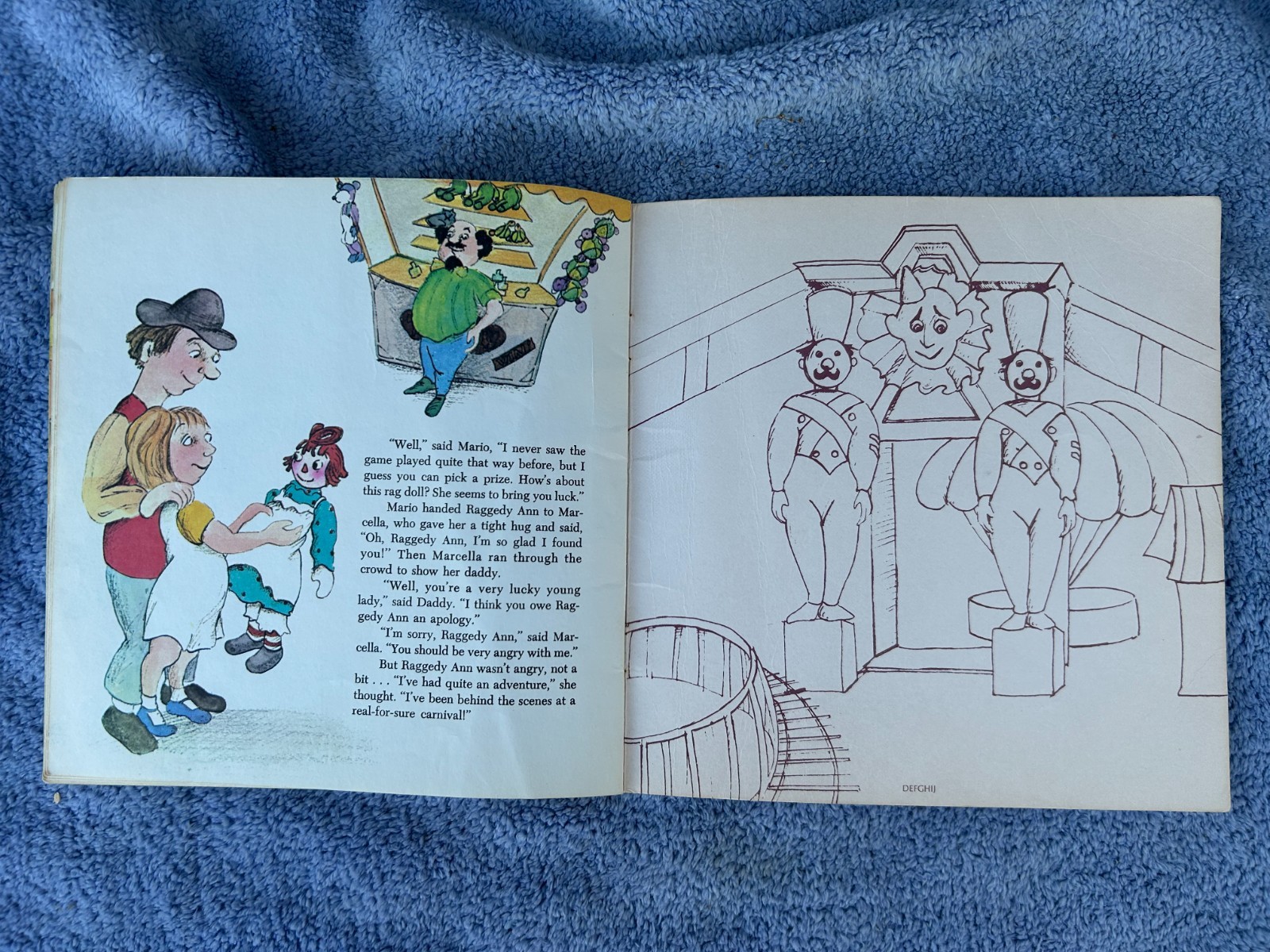 1977 GOLDEN LOOK-LOOK BOOK $1.25 – RAGGEDY ANN AT THE CARNIVAL – NO MARKS