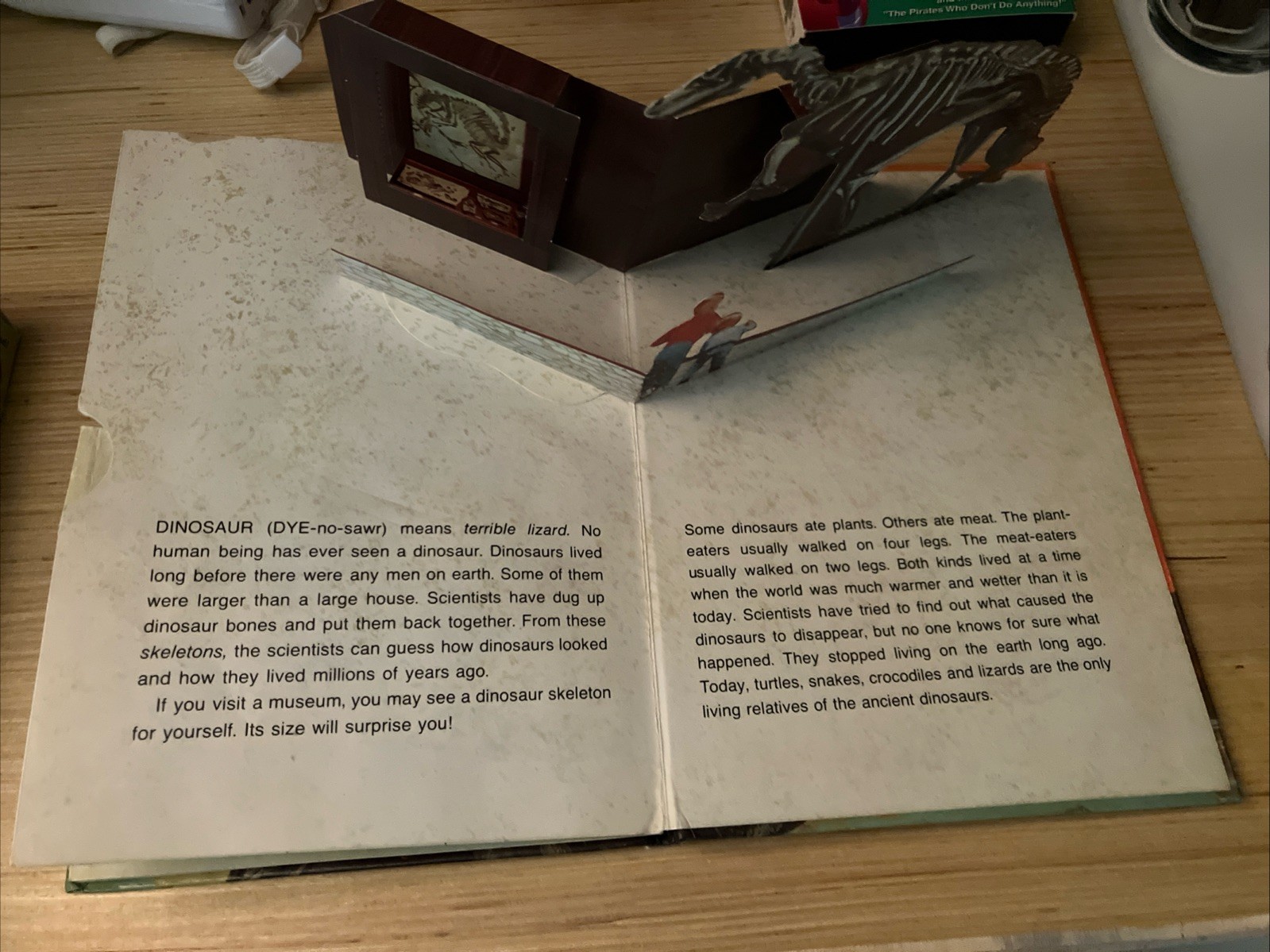 Great Dinosaurs – A Hallmark Pop-up Book