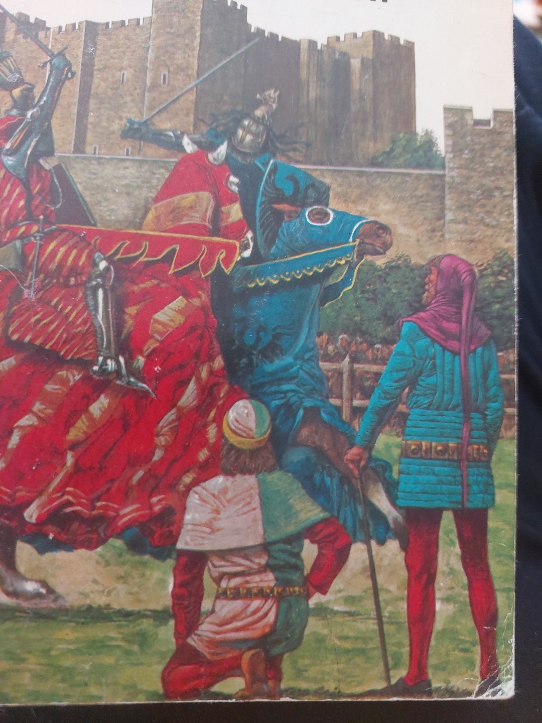 A Knight and His Castle (Beaver Books) By R Ewart Oakeshott PAPERBACK