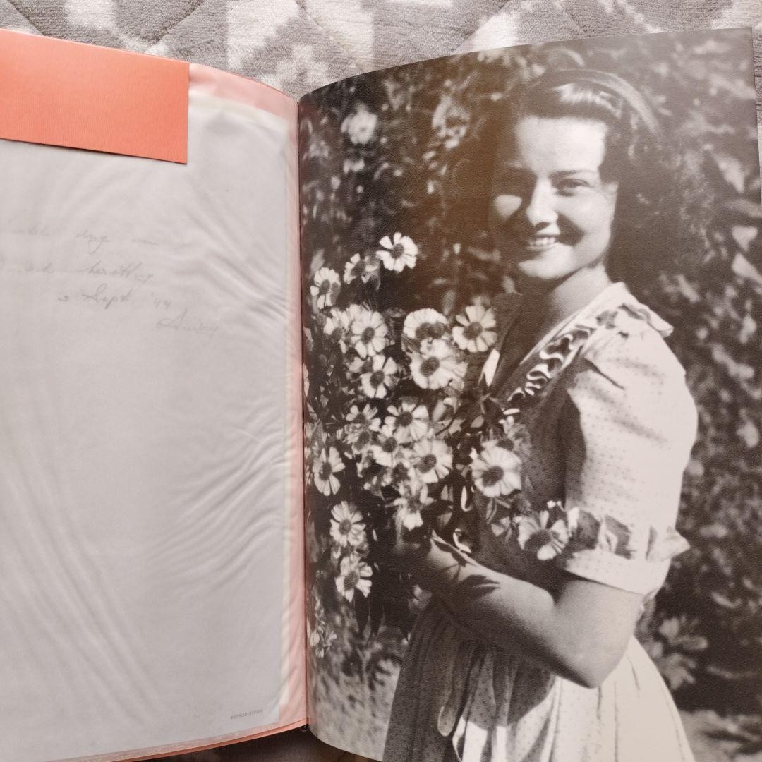 Audrey Hepburn Treasure Photo Collection Book 30cm x 22cm
