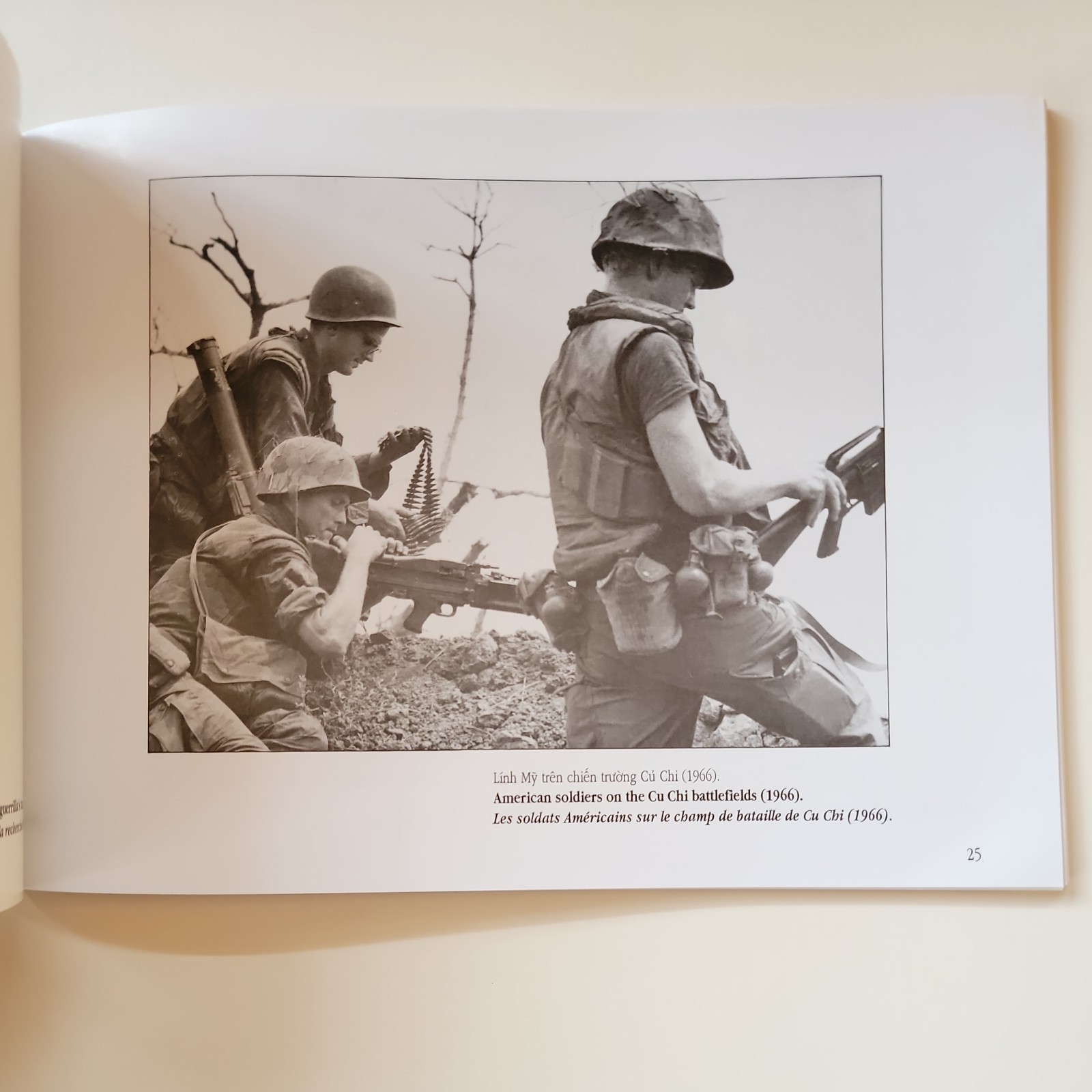 Cuchi the Document Album of Cu Chi / L’Album Documentaire De Cu Chi 1960-1975