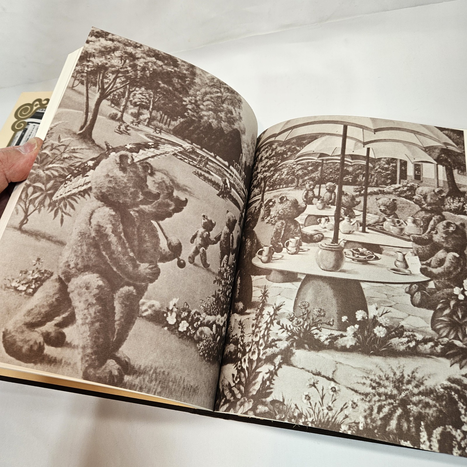 The Teddy Bear Book by Peter Bull (Signed limited edition) 5240/10,000