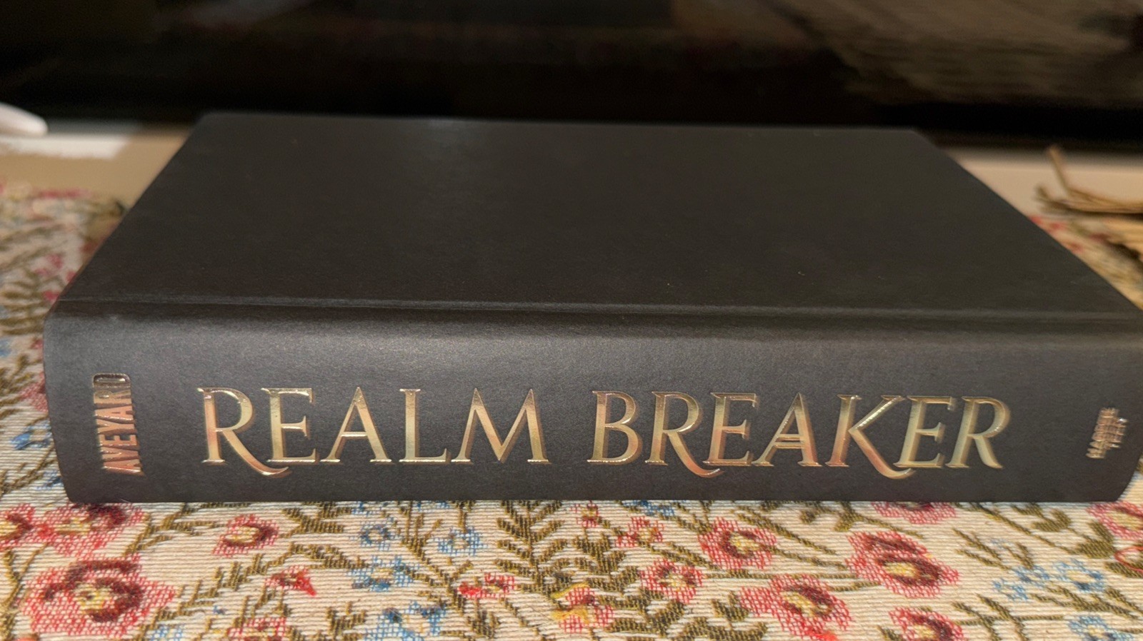 *SIGNED* Realm Breaker – First 1st Edition – 1st Print – Victoria Aveyard Spec