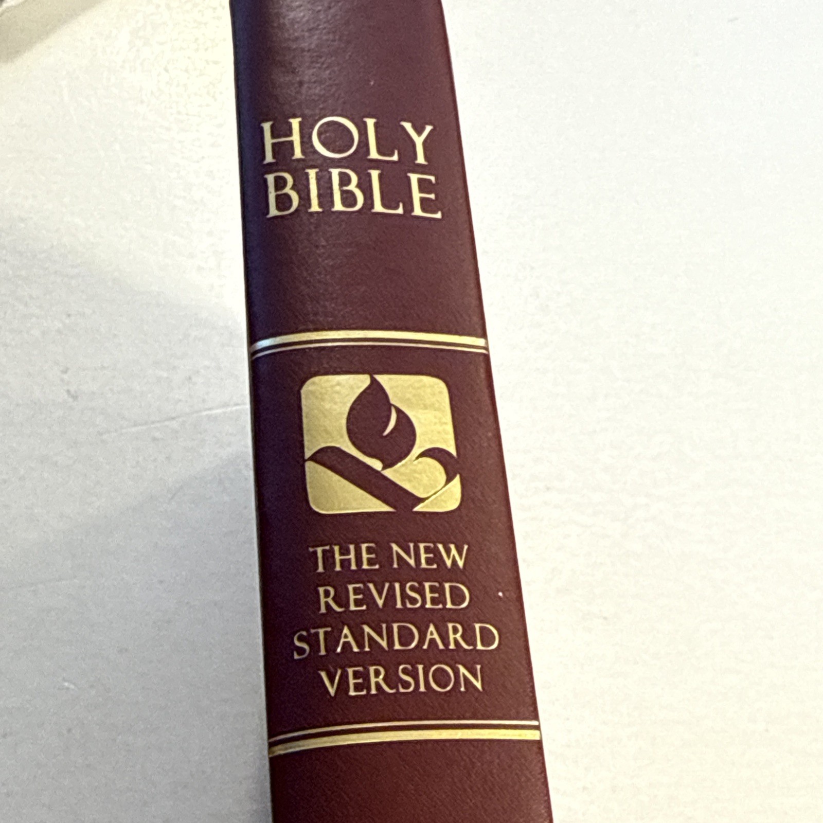 PEW HOLY BIBLE NRSV Hendrickson Hardcover Burgundy Church 1989 Study vintage