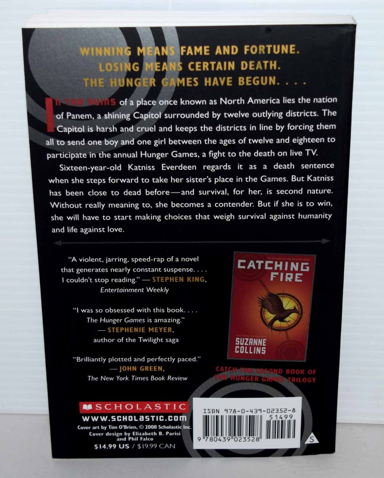 The Hunger Games Paperback by Suzanne Collins Brand New FREE SHIPPING !!!