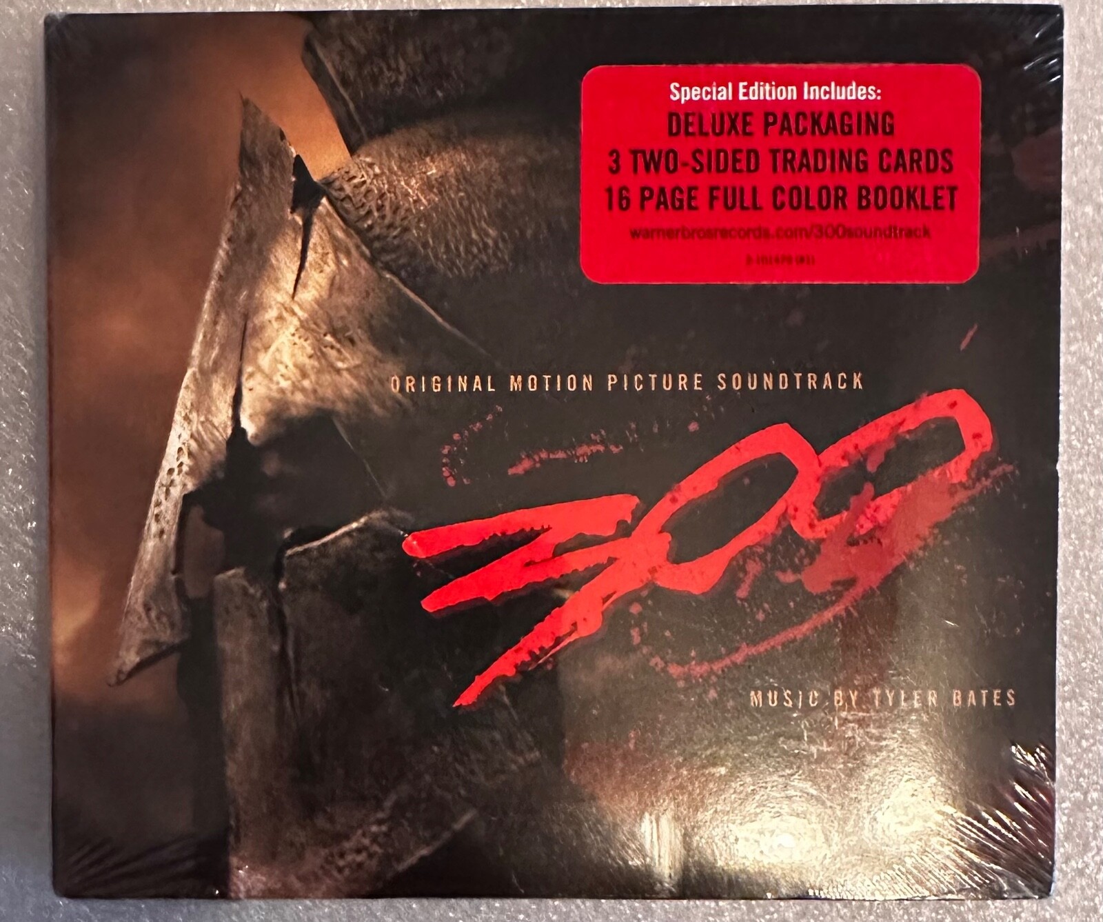 ZACK SNYDER “300” HARDCOVER BOOK & CD 2007 FIRST EDITION DARK HORSE COMICS NEW