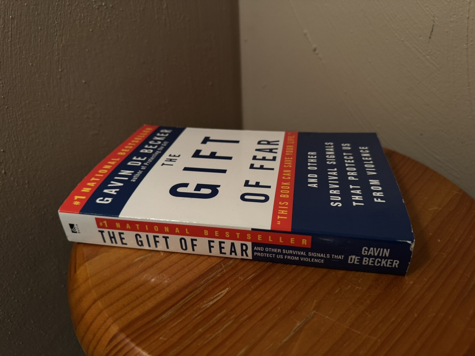 Gift of Fear : Survival Signals That Protect Us from Violence by Gavin de Becker