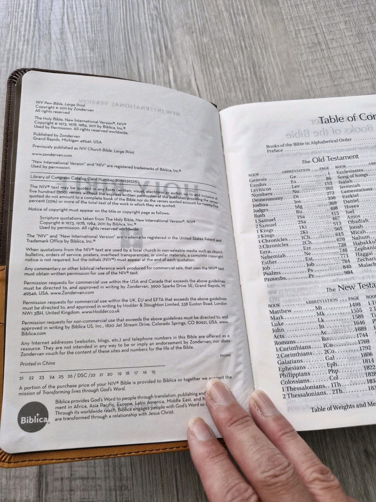 Zondervan NIV Personal Size Large Print Bible Chocolate Amber Leathersoft Cover