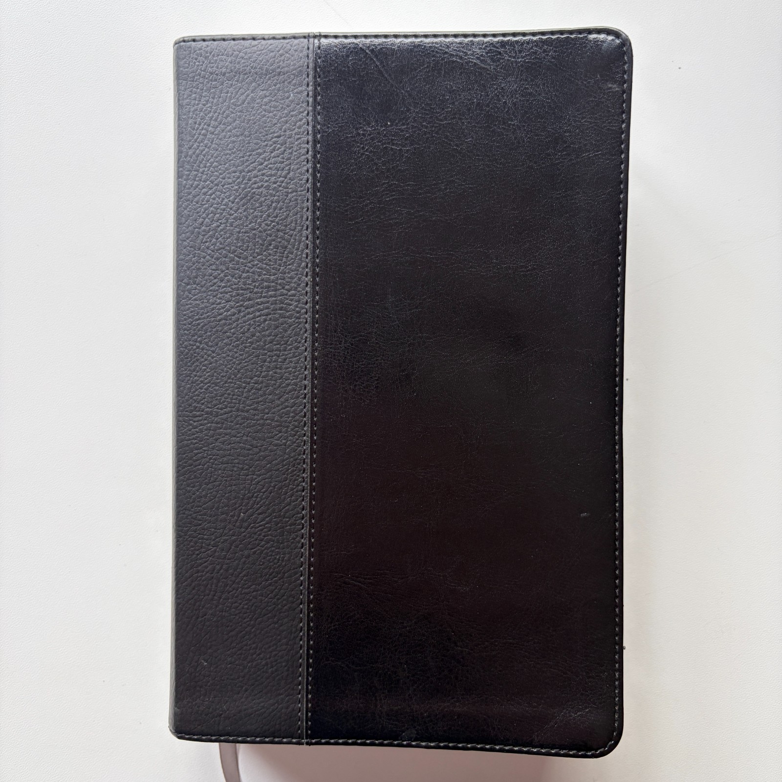 NLT Holy Bible Giant Print Personal Size Filament Enabled Tyndale Black Leather