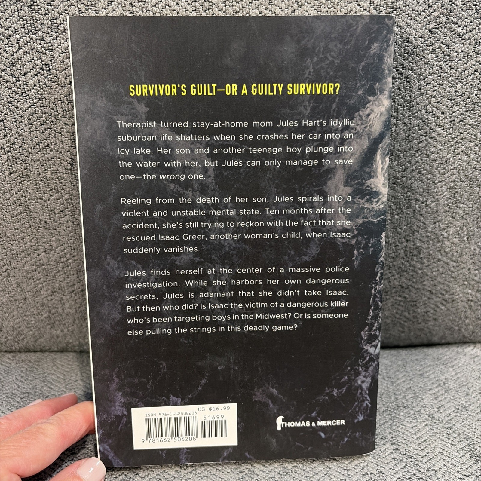 Off the Deep End : A Thriller by Lucinda Berry (2023, Trade Paperback)