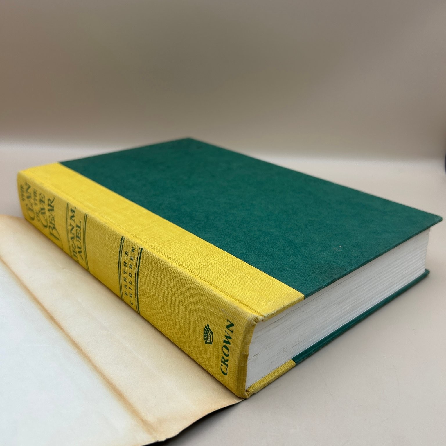 Clan of the Cave Bear Jean M. Auel 1980 First Edition Earth’s Children Crown