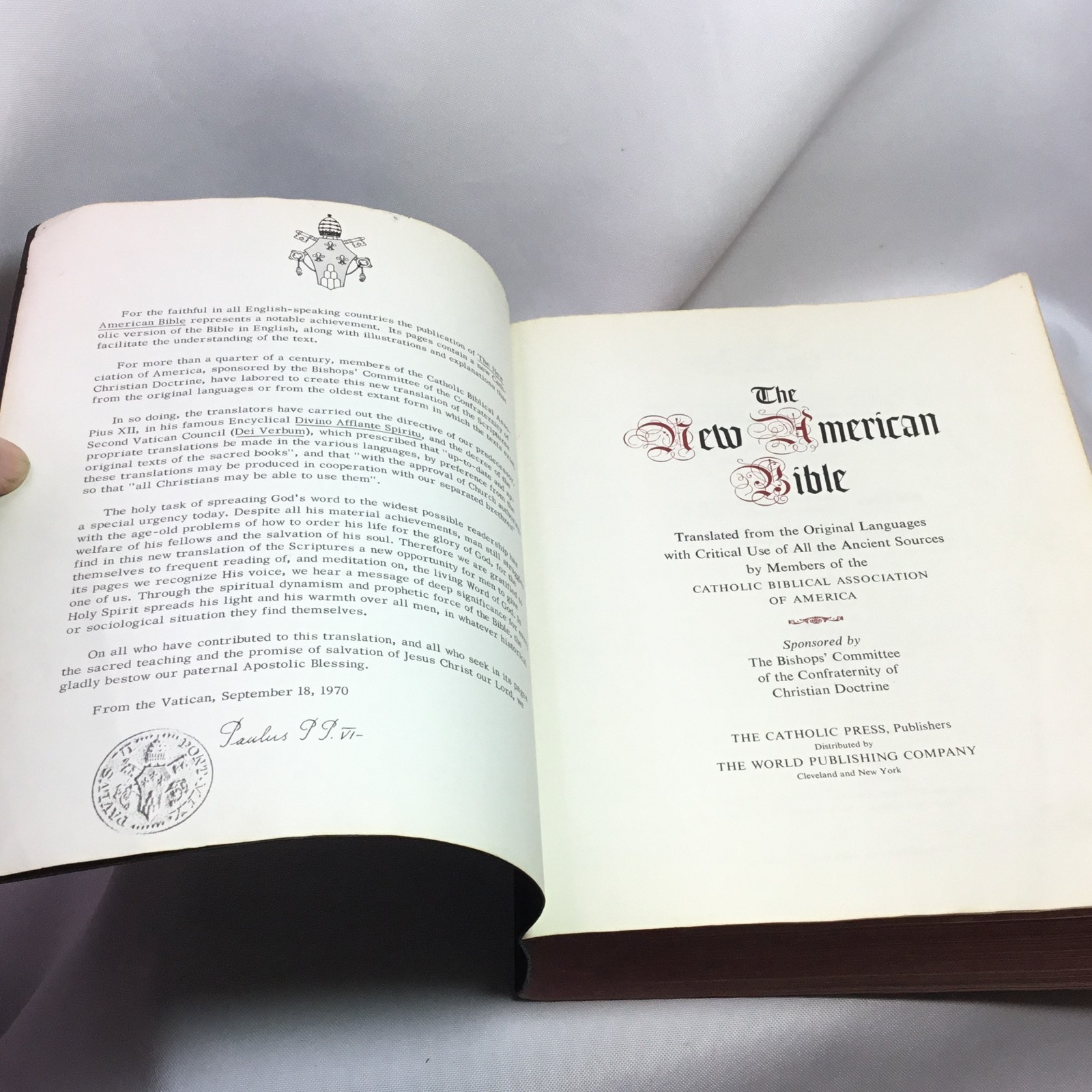 Holy Bible New American Bible NAB Catholic Press World Paperback 1970 1st Ed