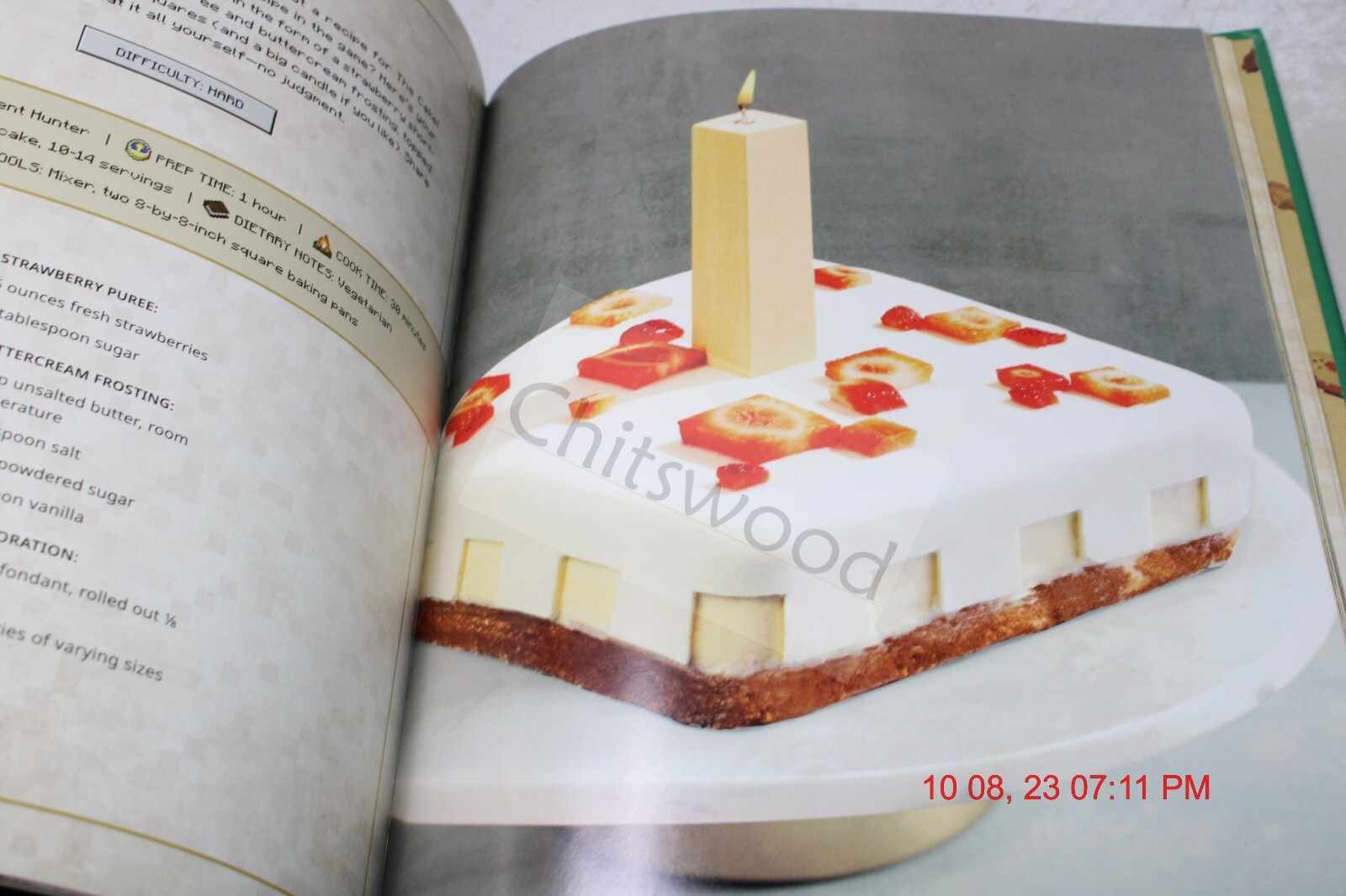 Minecraft: Gather, Cook, Eat! Official Cookbook by Tara Theoharis (2023,…