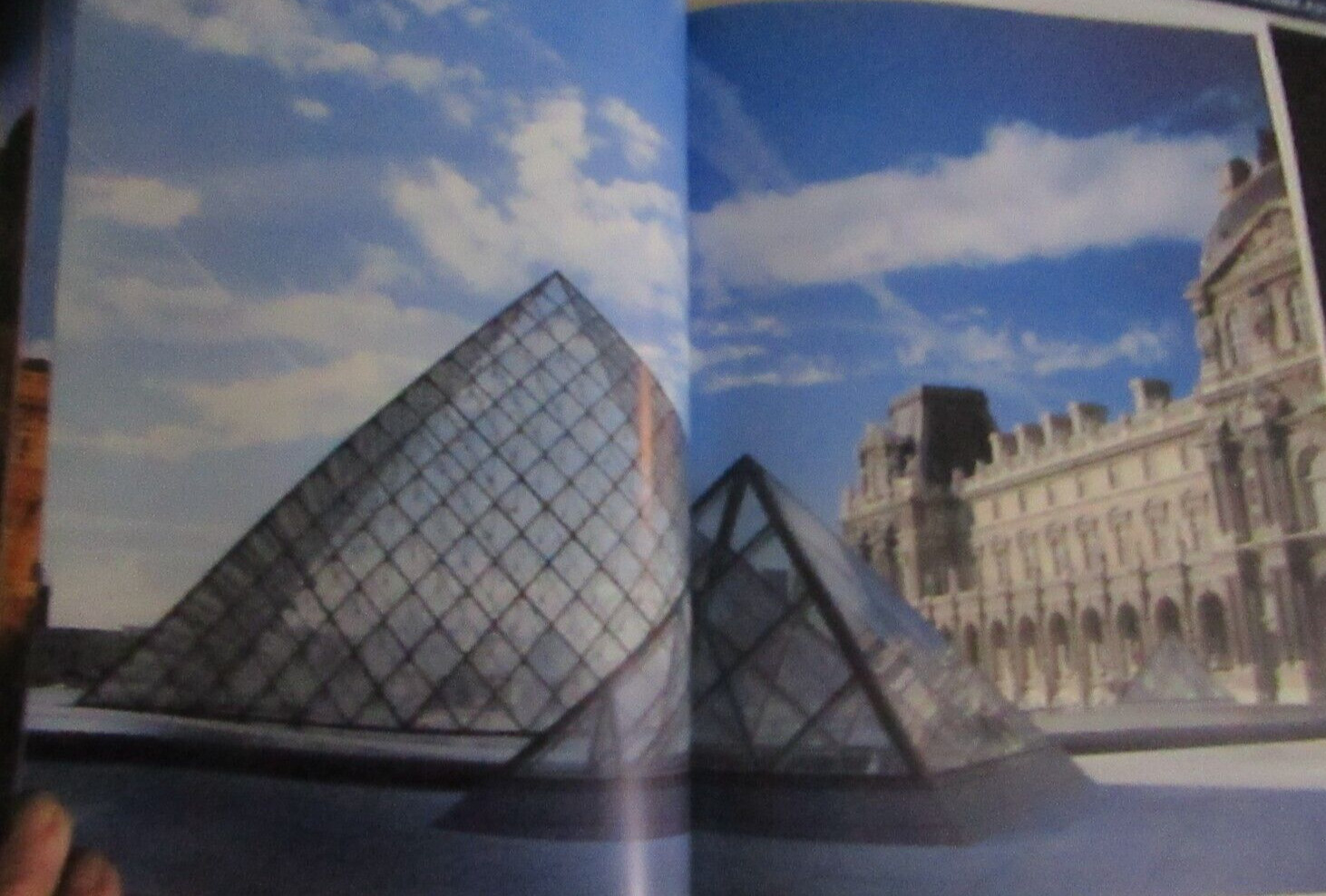 THE GRAND LOUVRE BEAUX ARTS PAPERBACK BOOK 2007 8.5 X 11 INCHES 35 PAGES