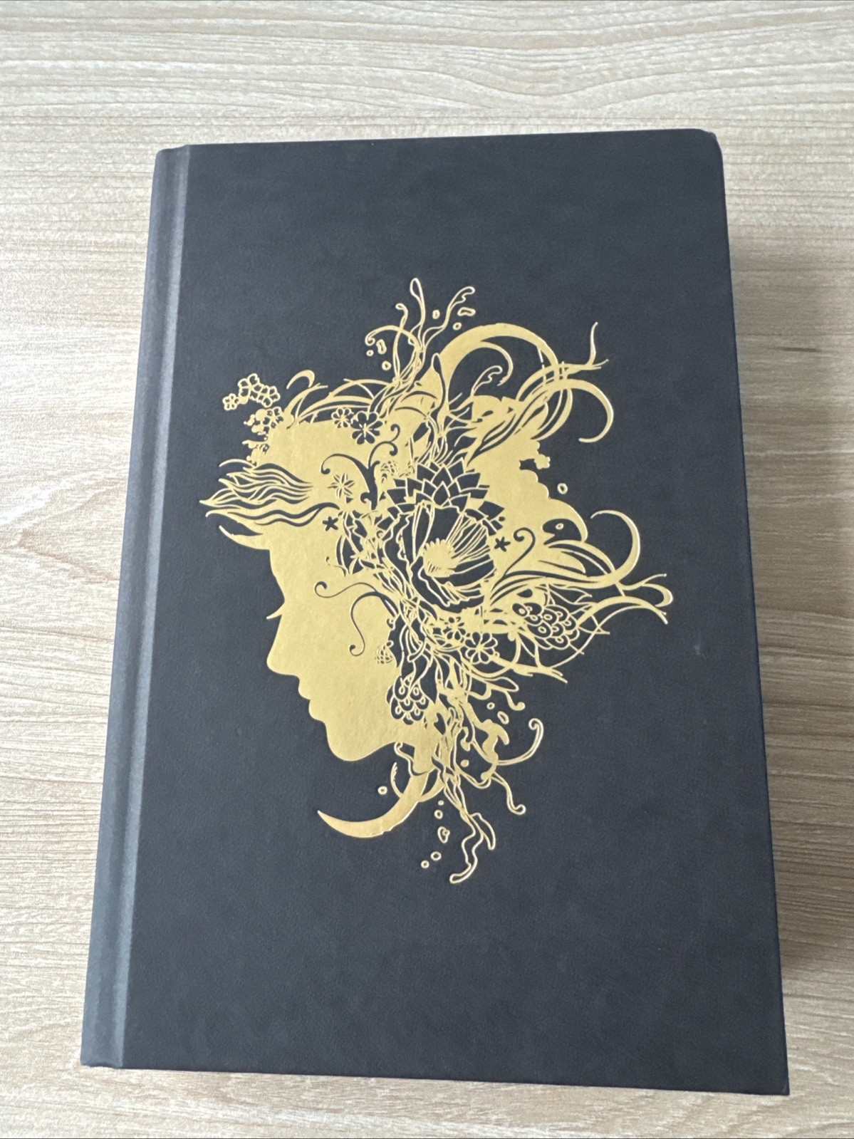 Rites of the Starling – Shield of Sparrows Series – Sprayed Edges – Devney Perry
