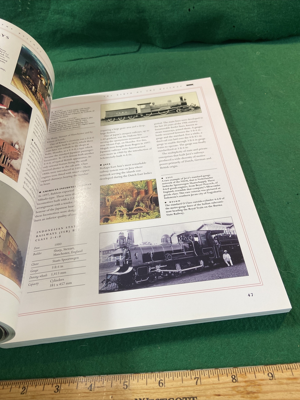The World Encyclopedia of Locomotives by Garratt, Colin (KJT429)